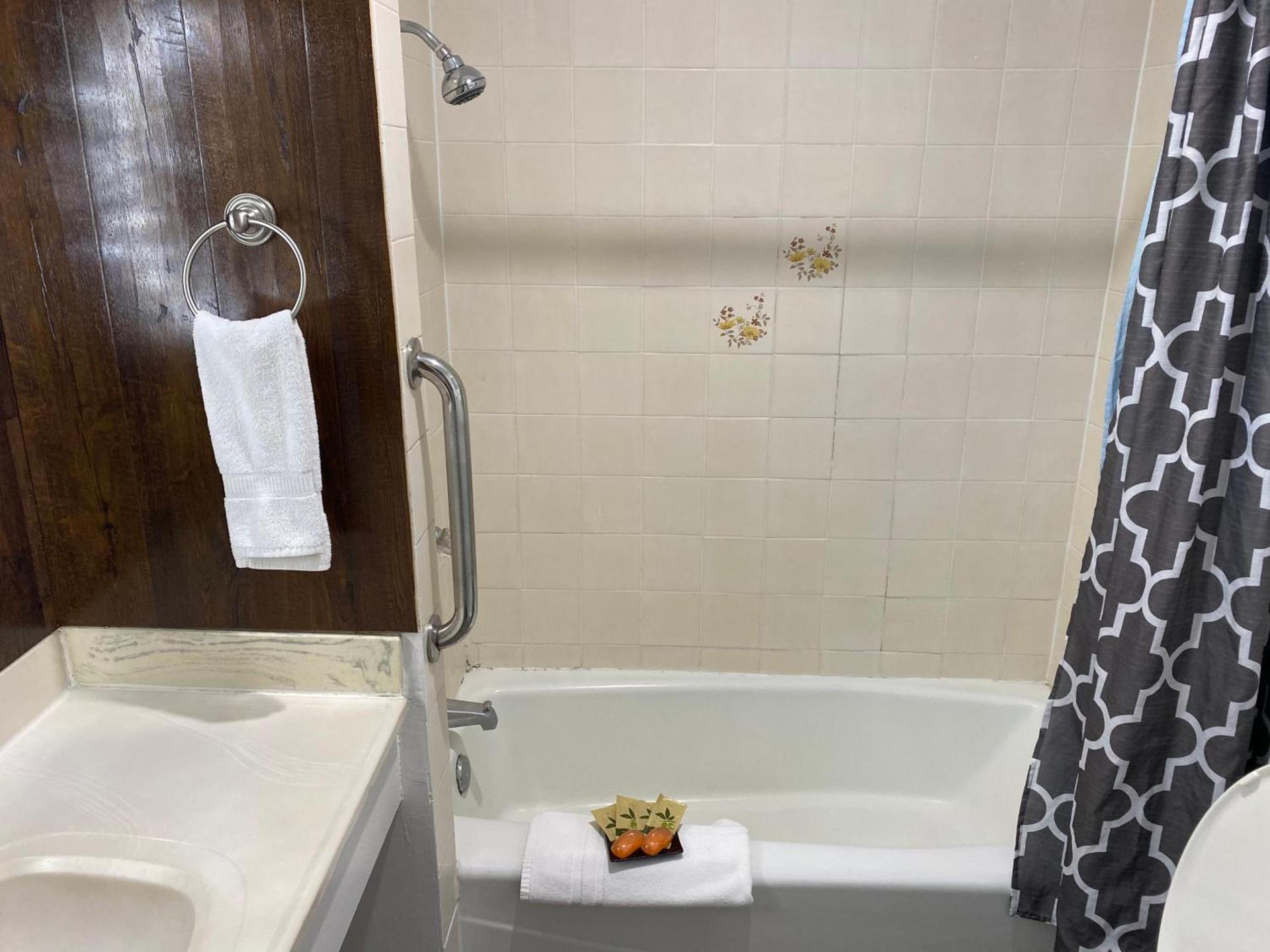 Villa Park Motel photo 23