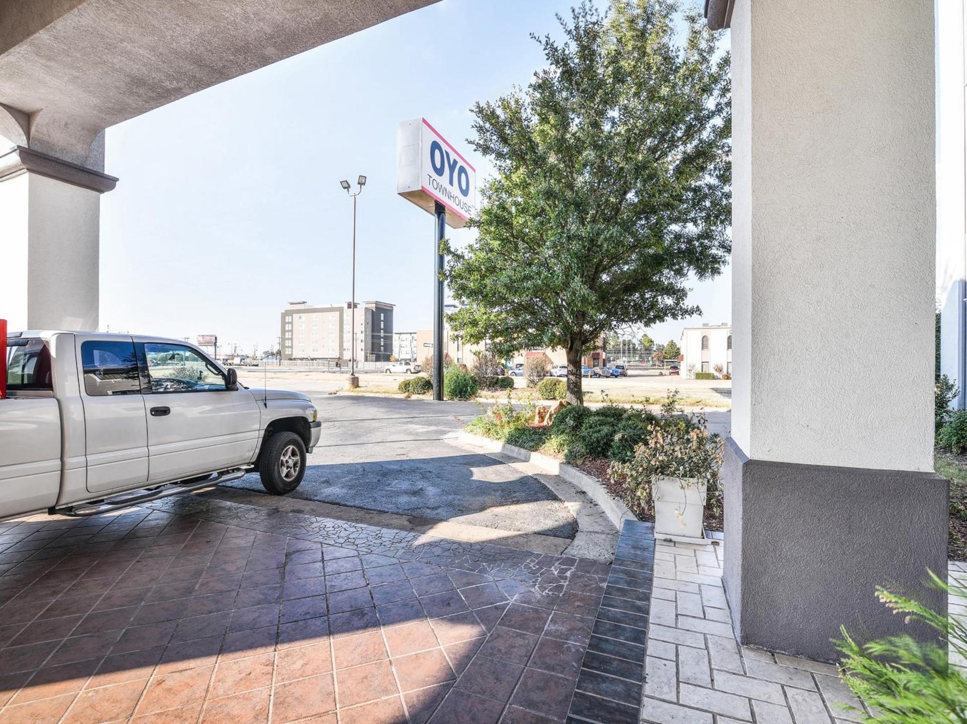 OYO Townhouse Oklahoma City Airport photo 41