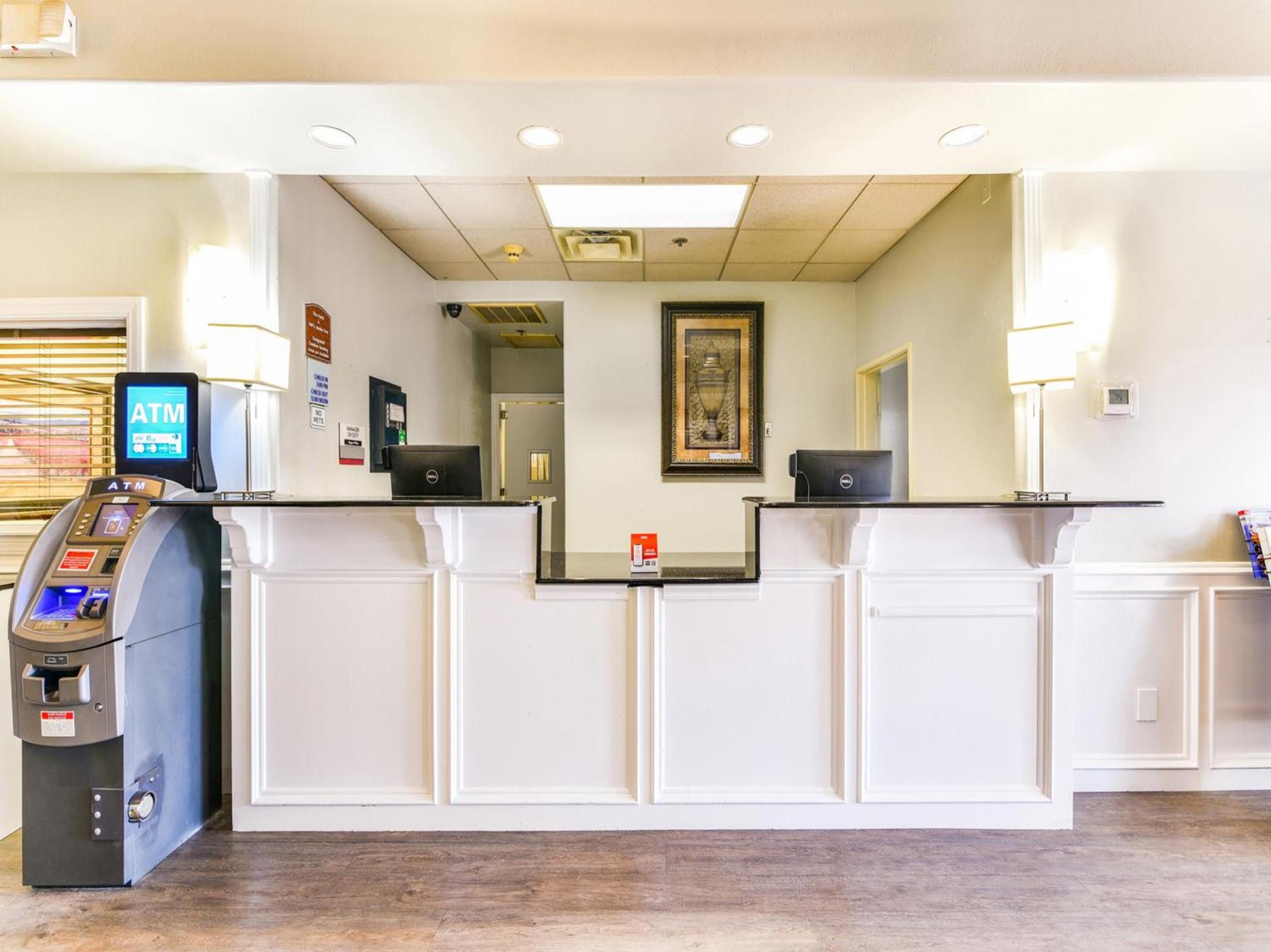 OYO Townhouse Oklahoma City Airport photo 34
