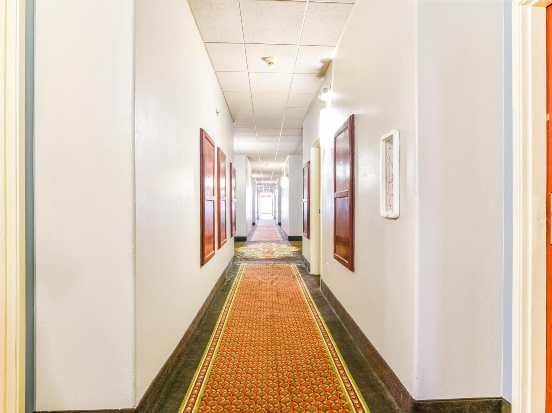 OYO Townhouse Oklahoma City Airport photo 11