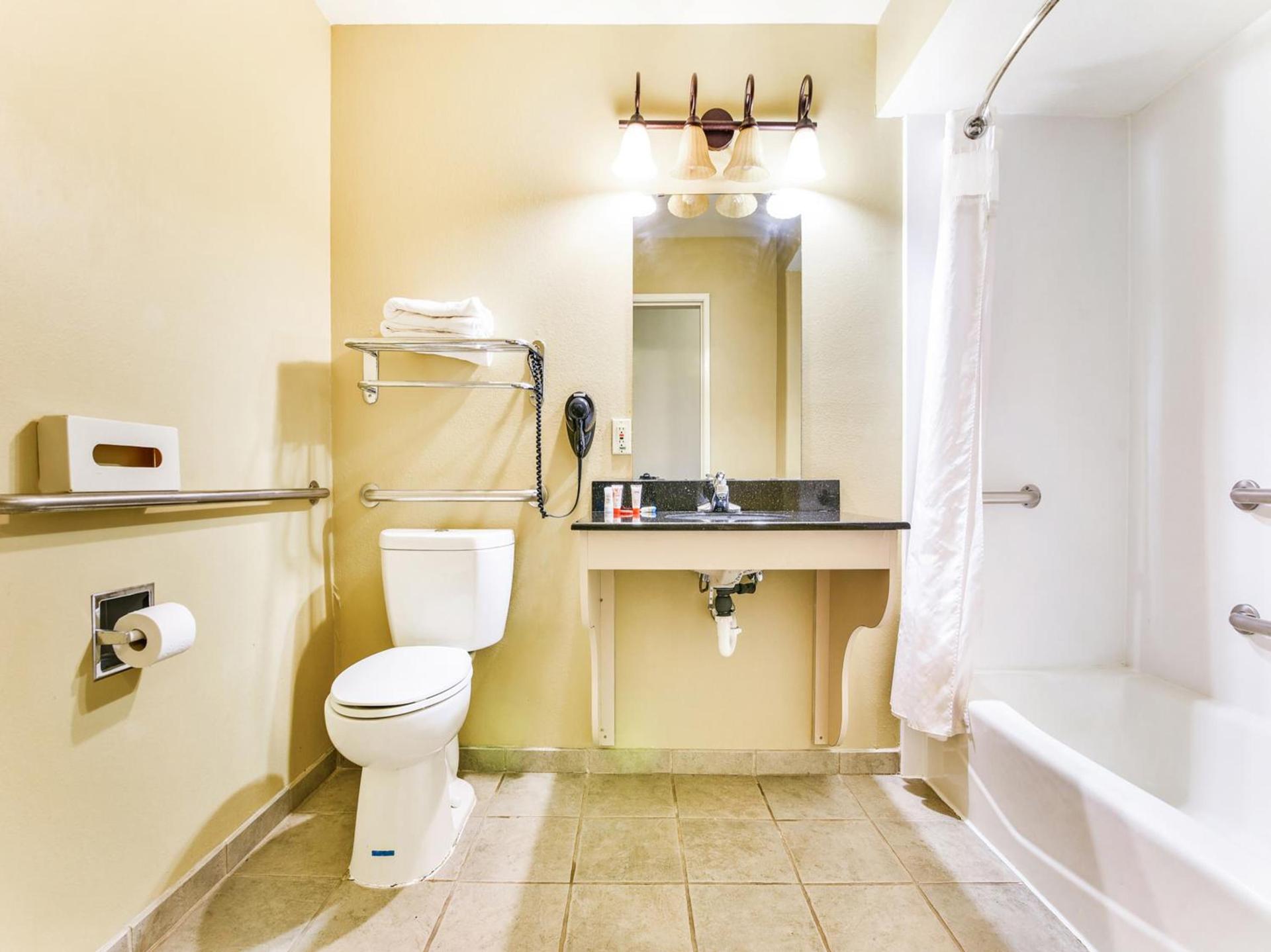 OYO Townhouse Oklahoma City Airport photo 23