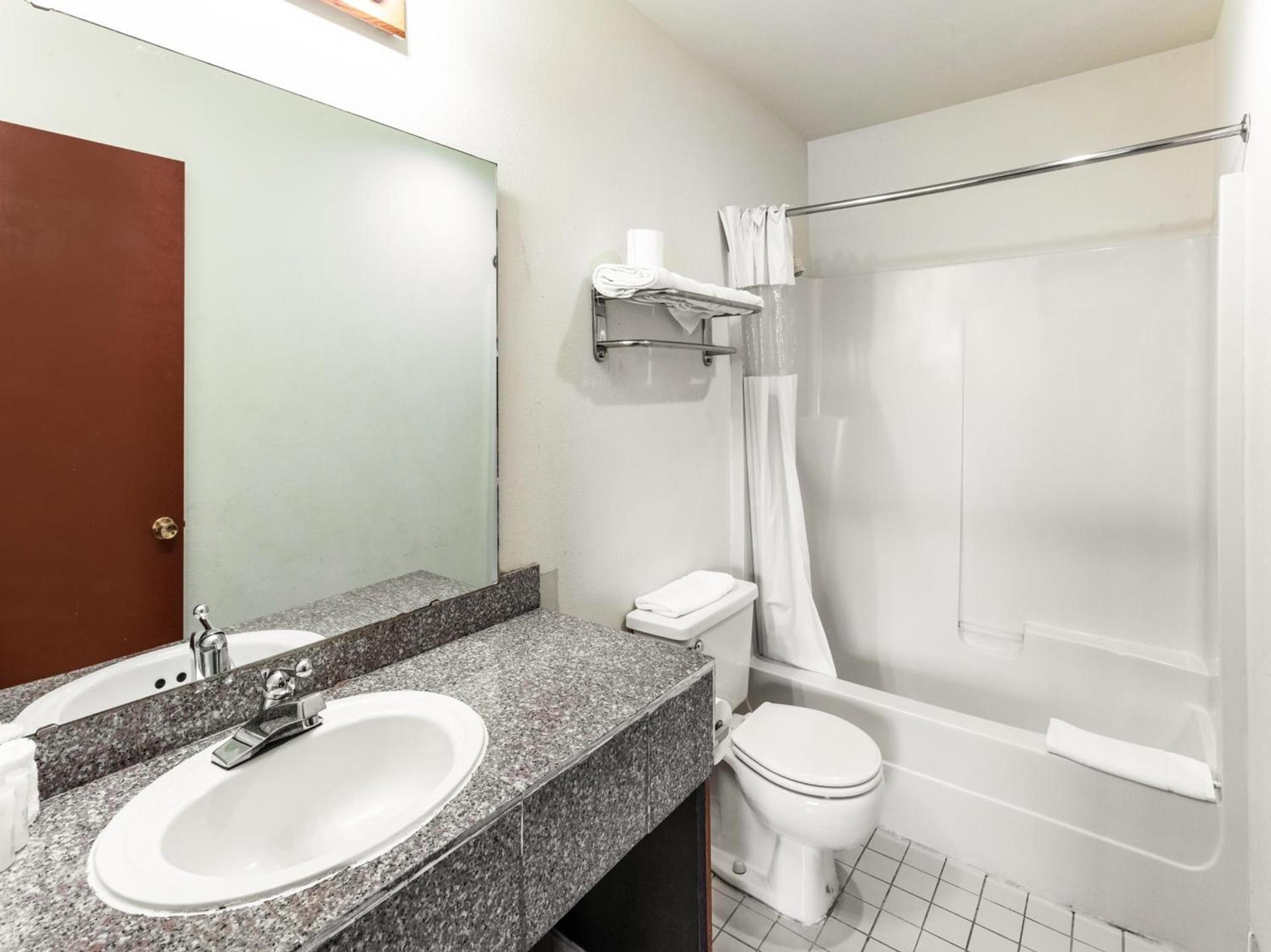 Arlington Motor Inn photo 29