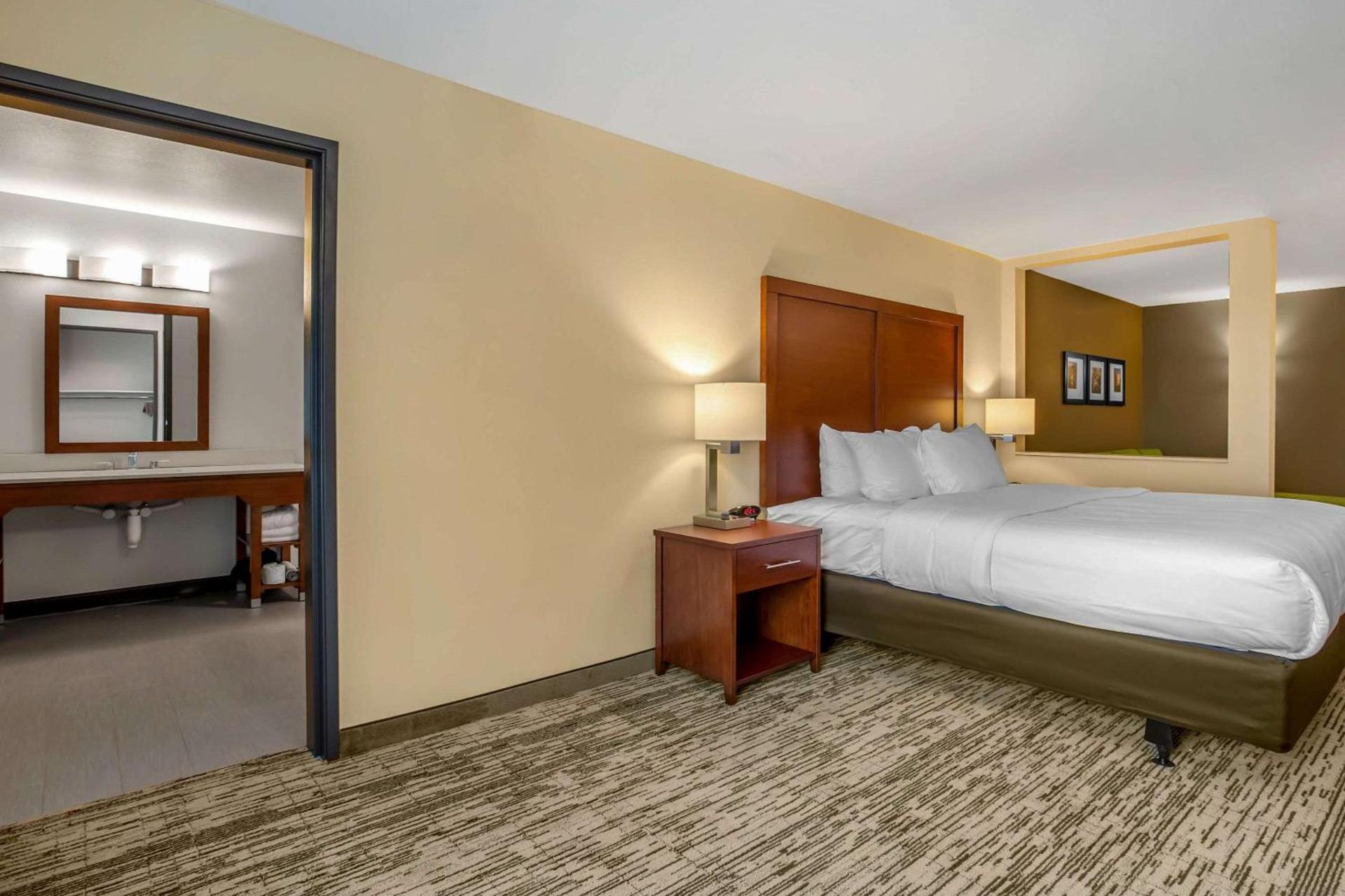 Comfort Inn & Suites Ames near ISU Campus photo 22