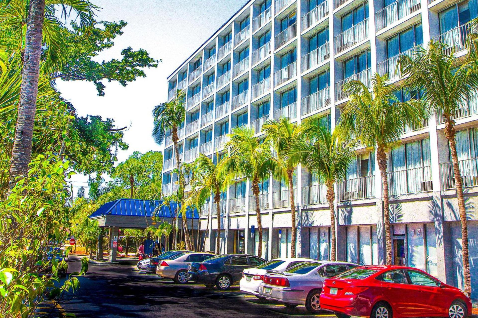 North Miami Beach Gardens Inn & Suites — hotel in North Miami