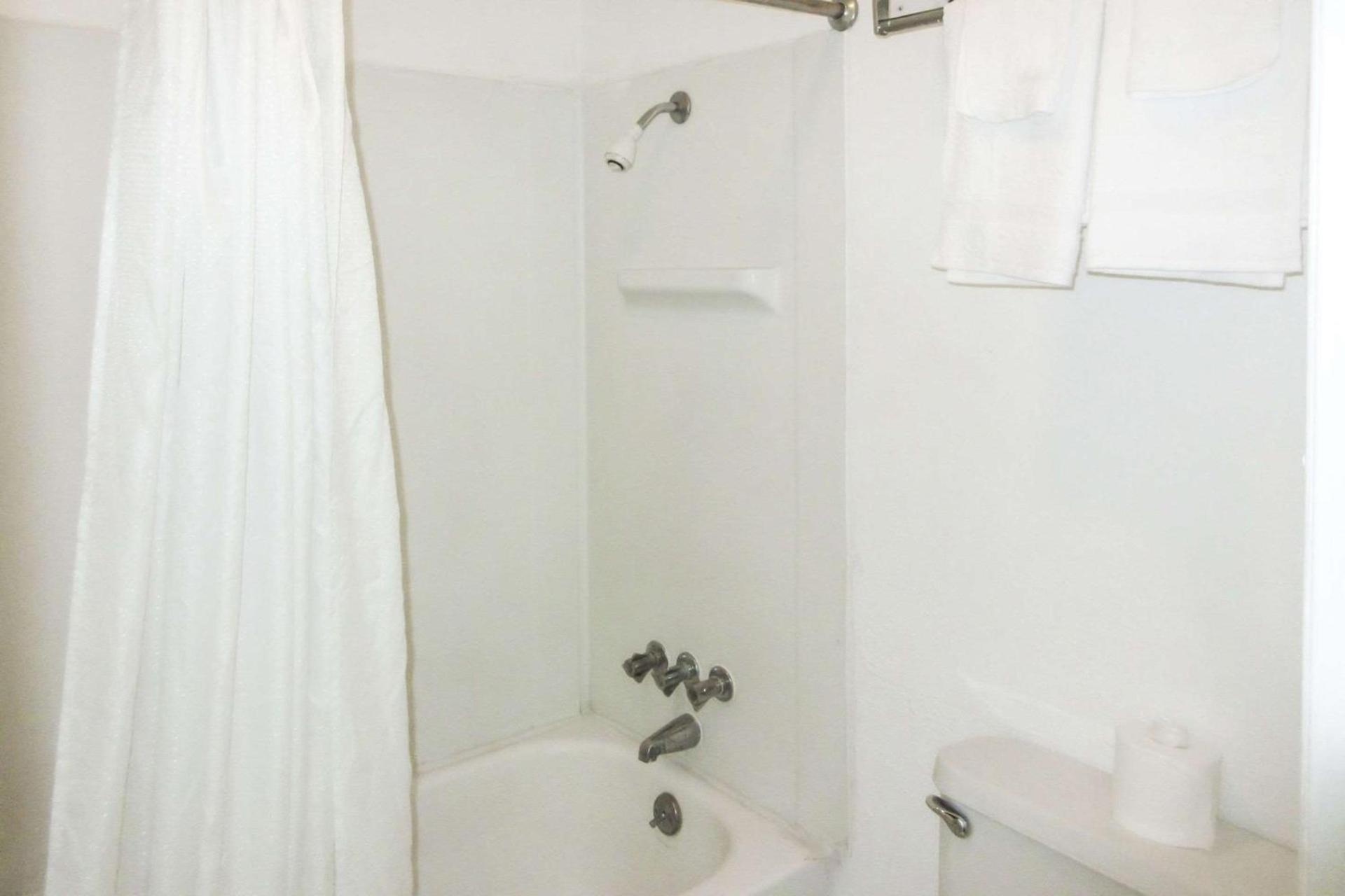 Rodeway Inn Brazil photo 20