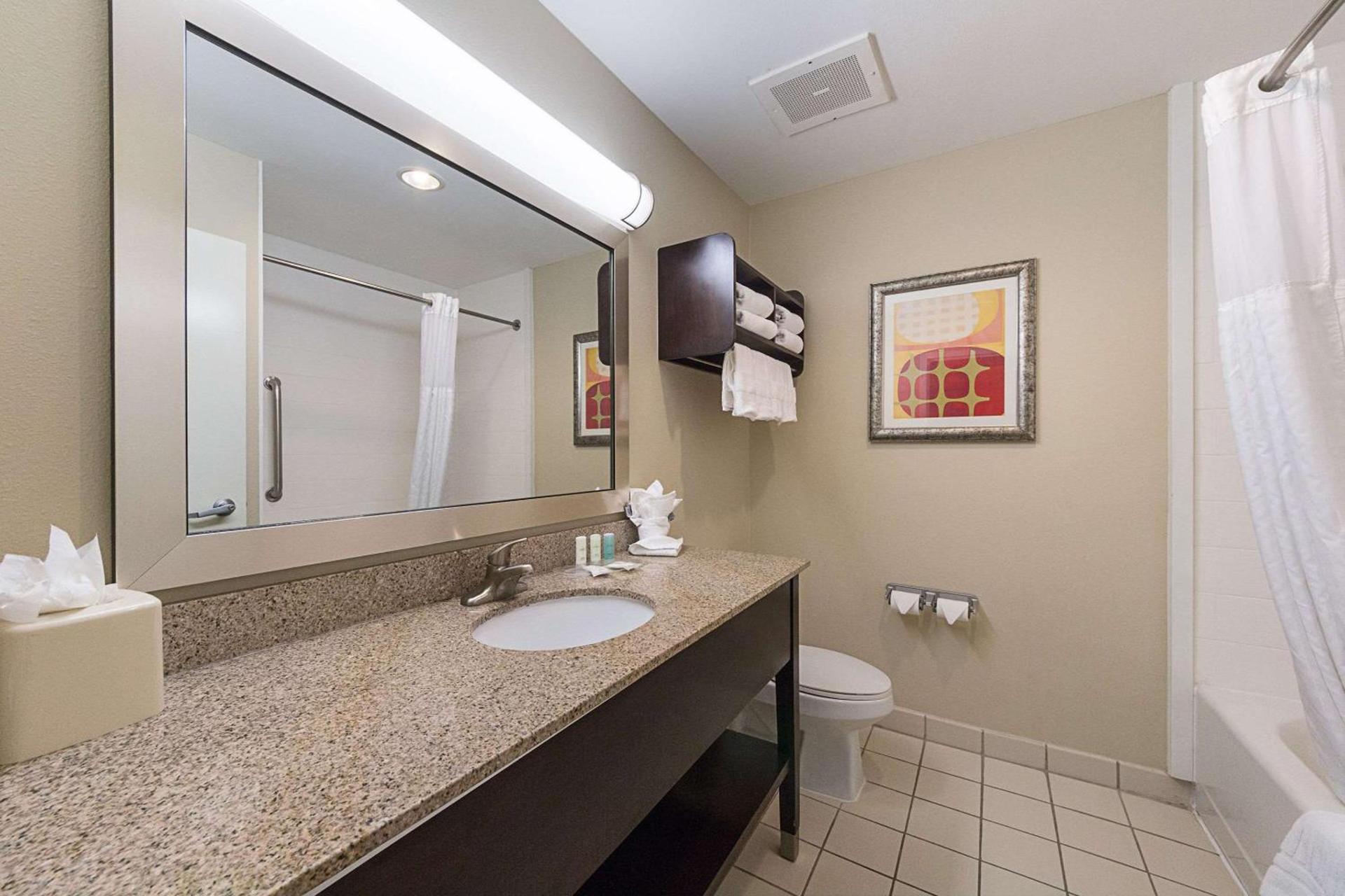 Comfort Suites Beachside photo 34