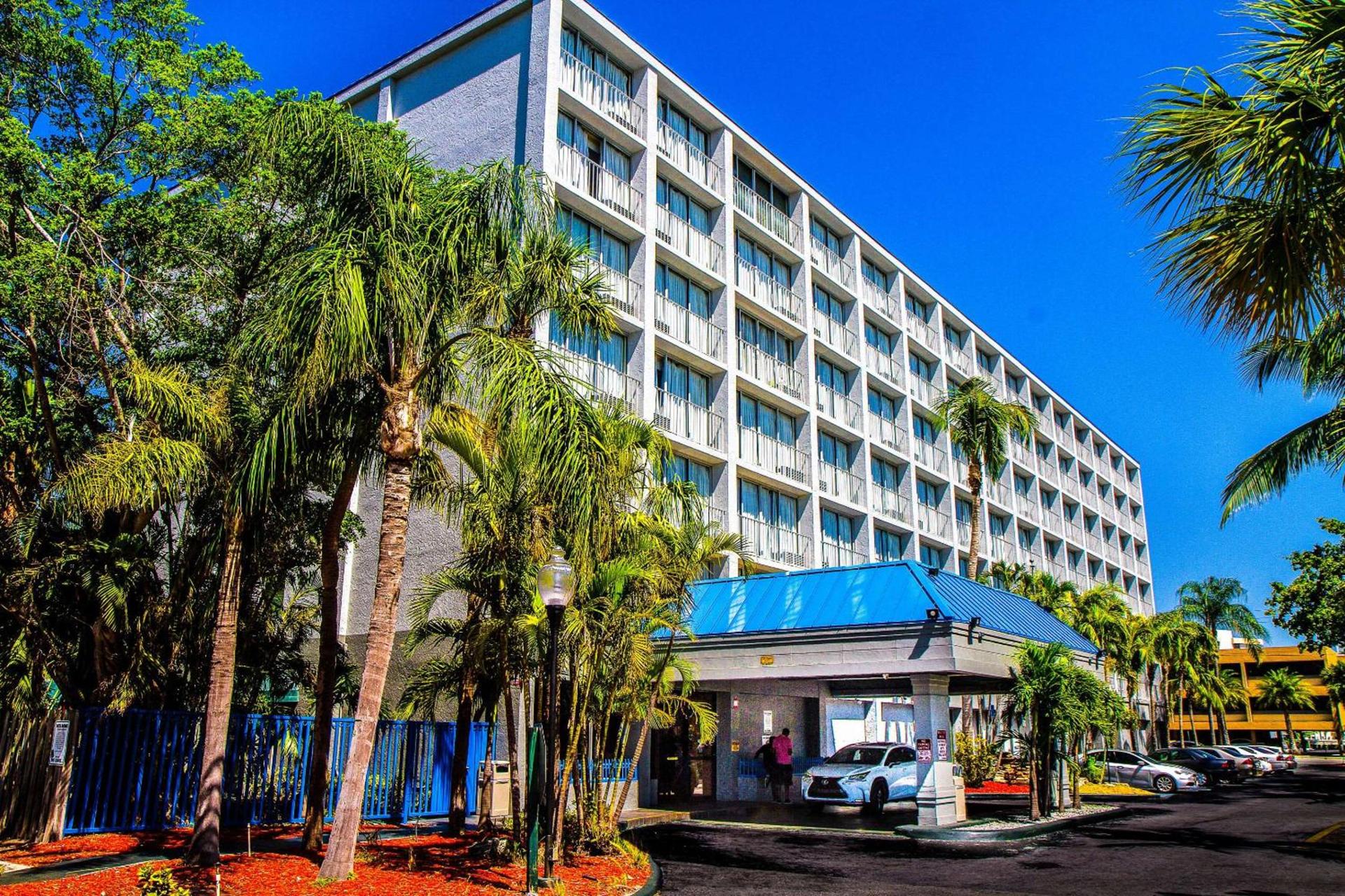 North Miami Beach Gardens Inn & Suites photo 2