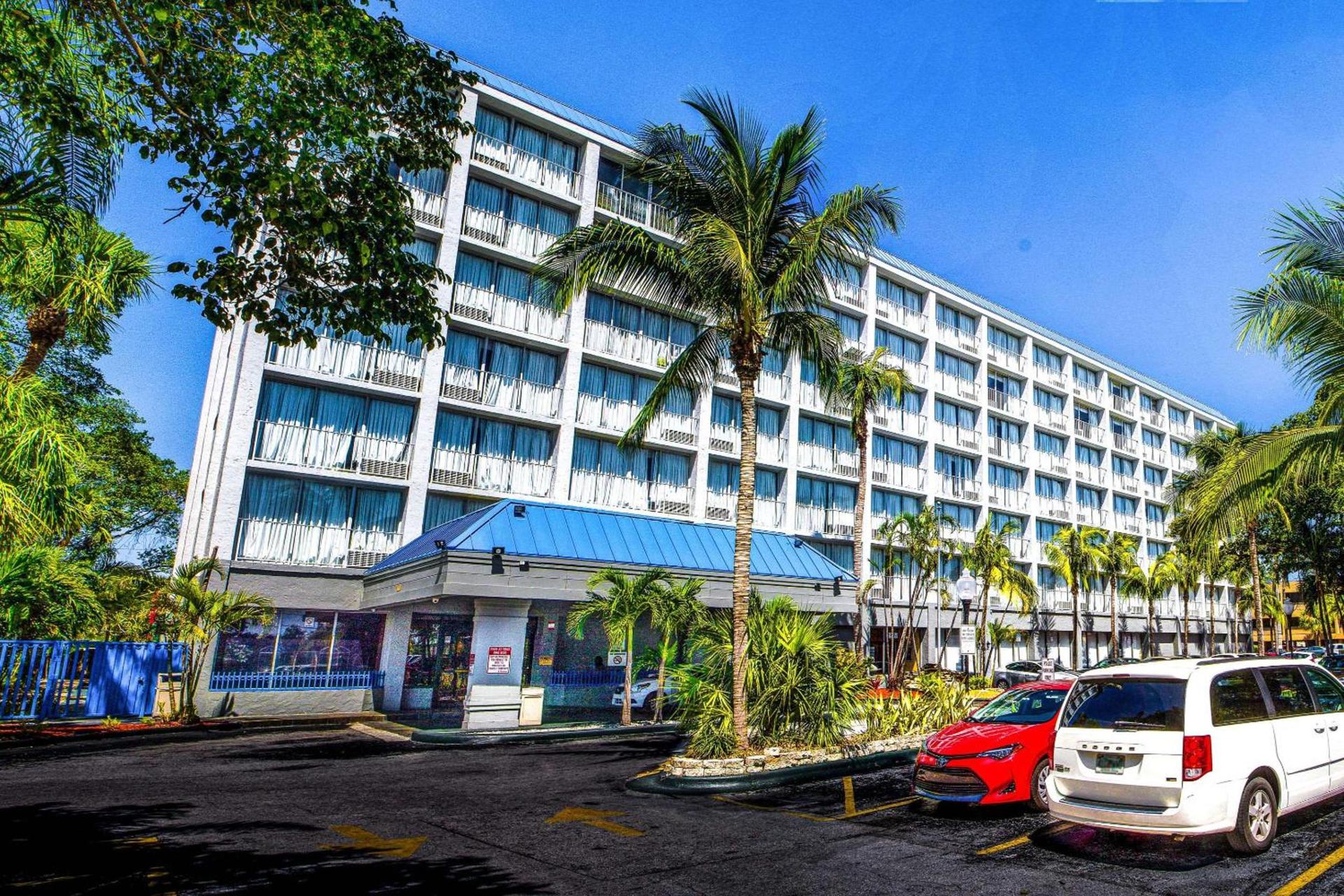 North Miami Beach Gardens Inn & Suites photo 14