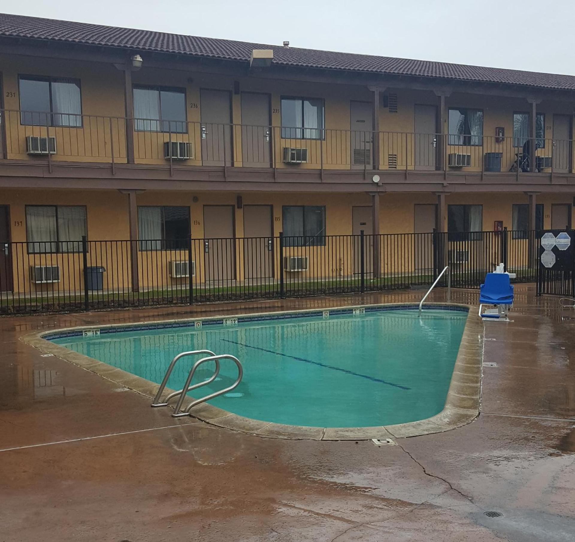 Best Economy Inn & Suites photo 2