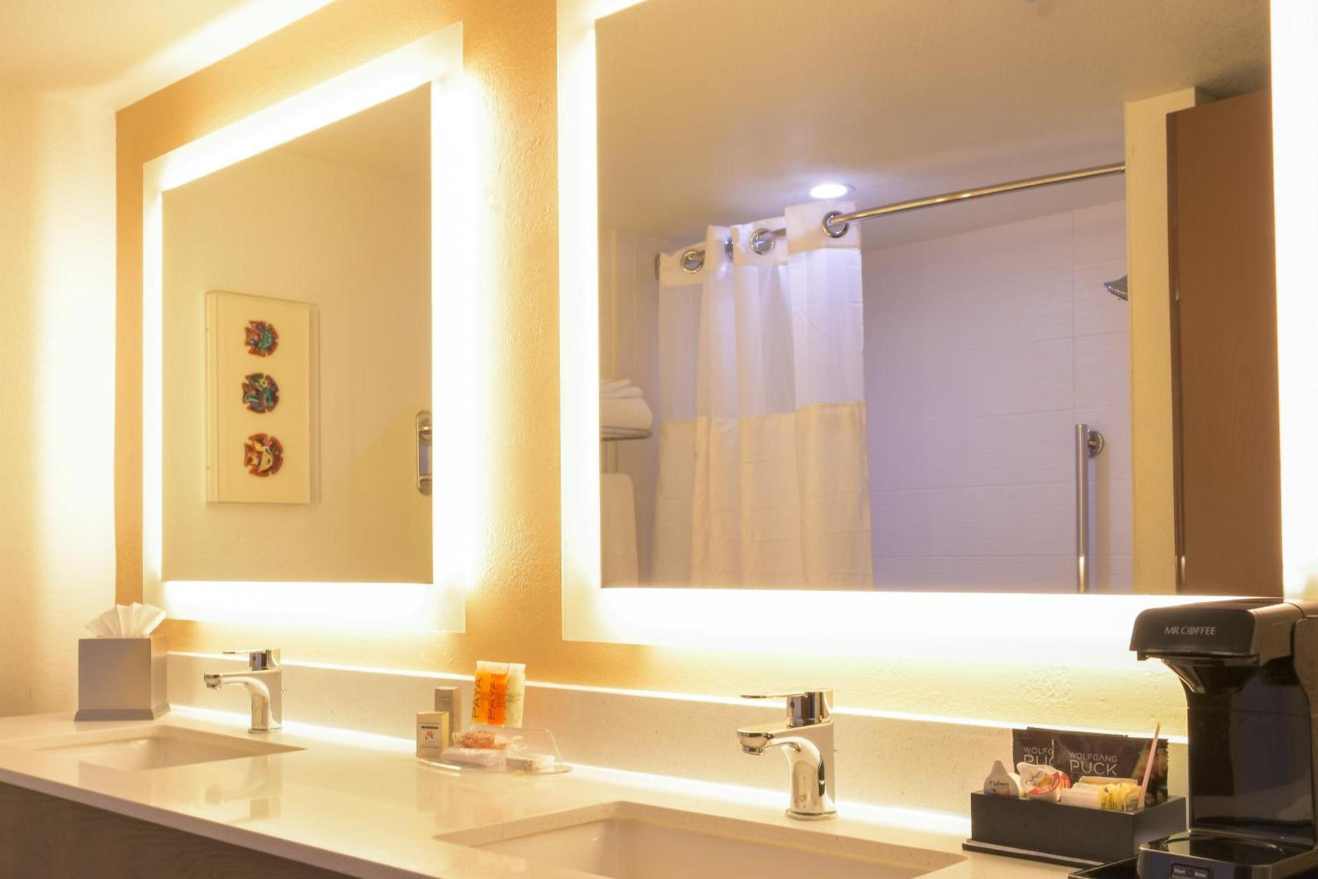 Gateway Hotel Santa Monica photo 17