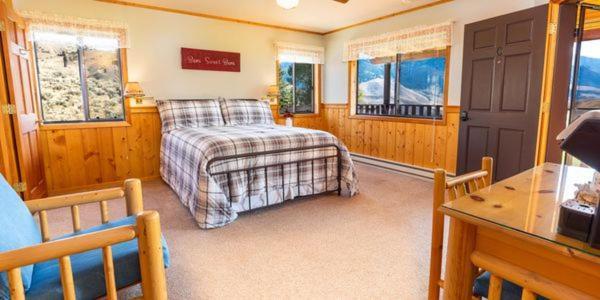 Twin Peaks Guest Ranch photo 15