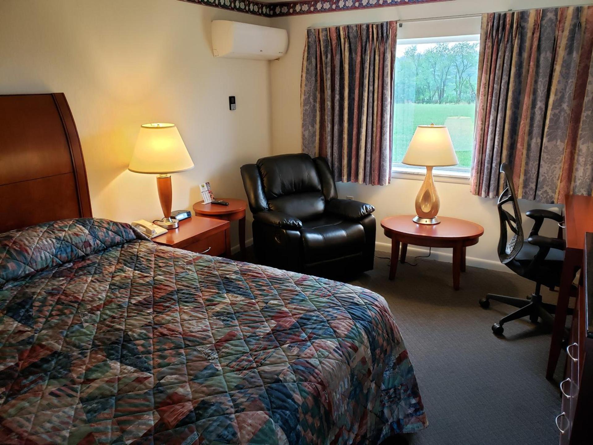 Huntingdon Motor Inn photo 16