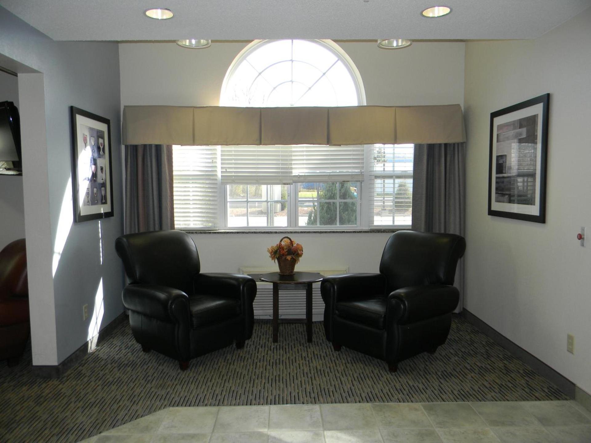 Microtel Inn & Suites Bath photo 19