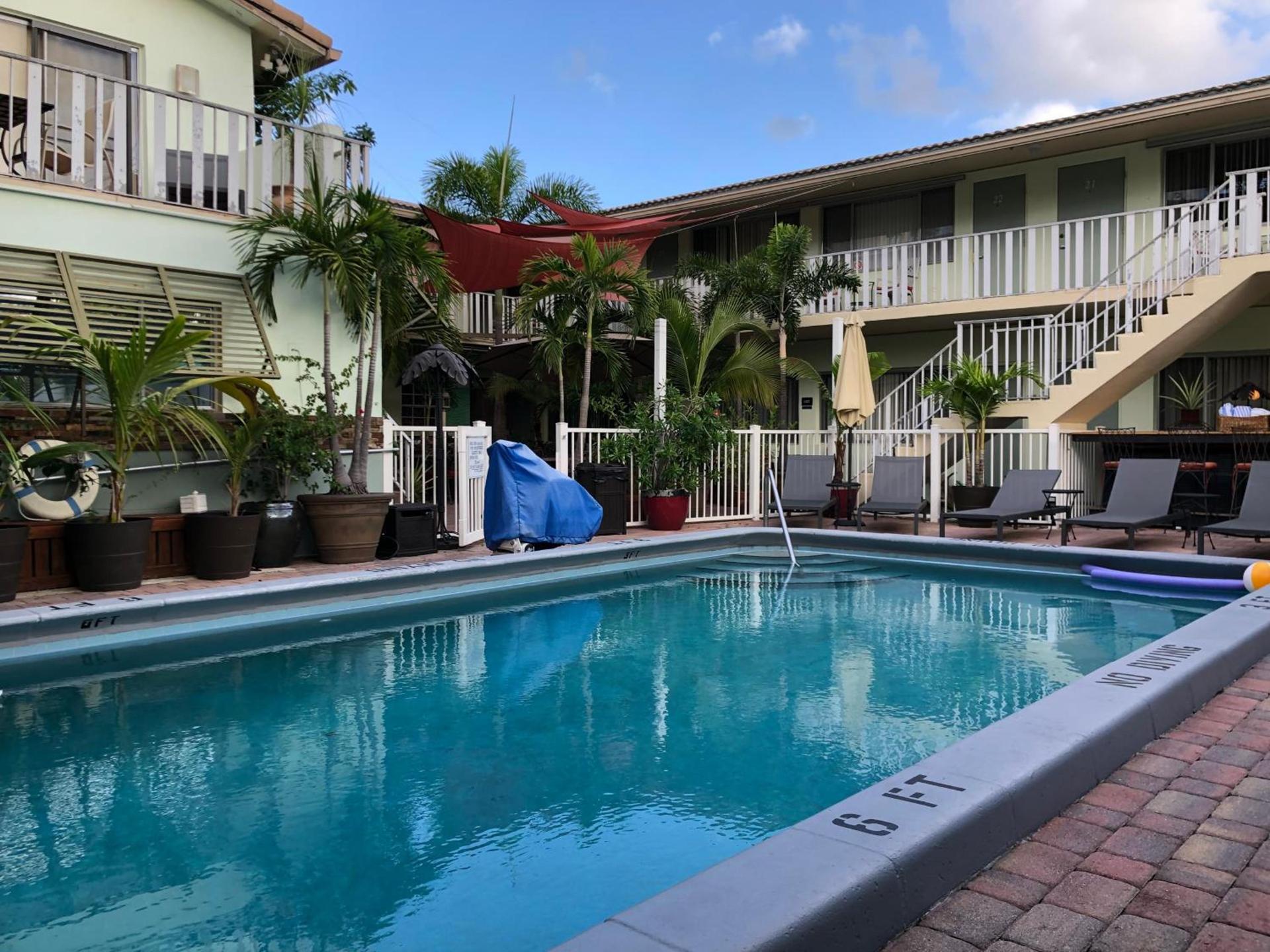 The Big Coconut Guesthouse - Gay Men's Resort photo 8