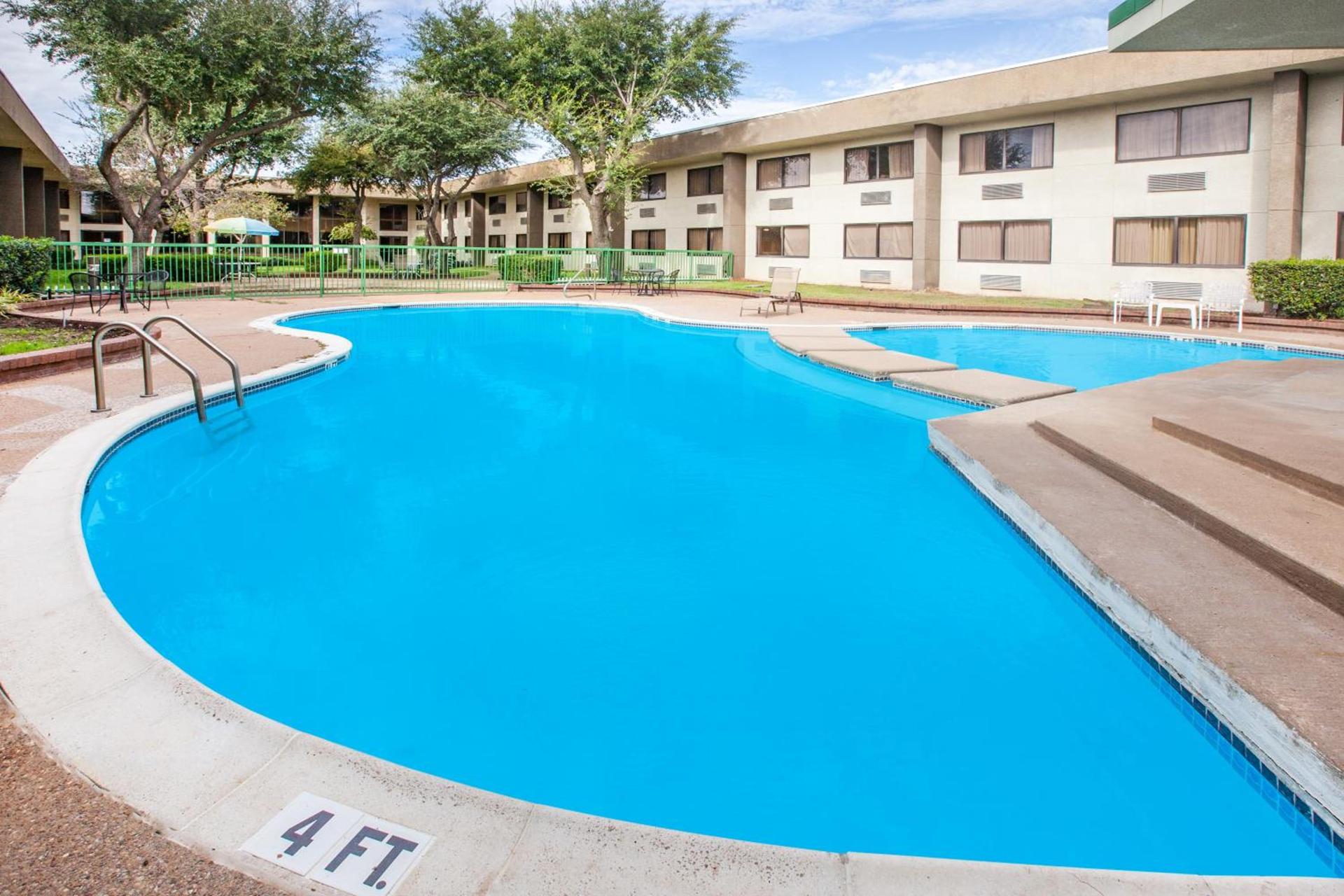Days Inn by Wyndham Sherman photo 32
