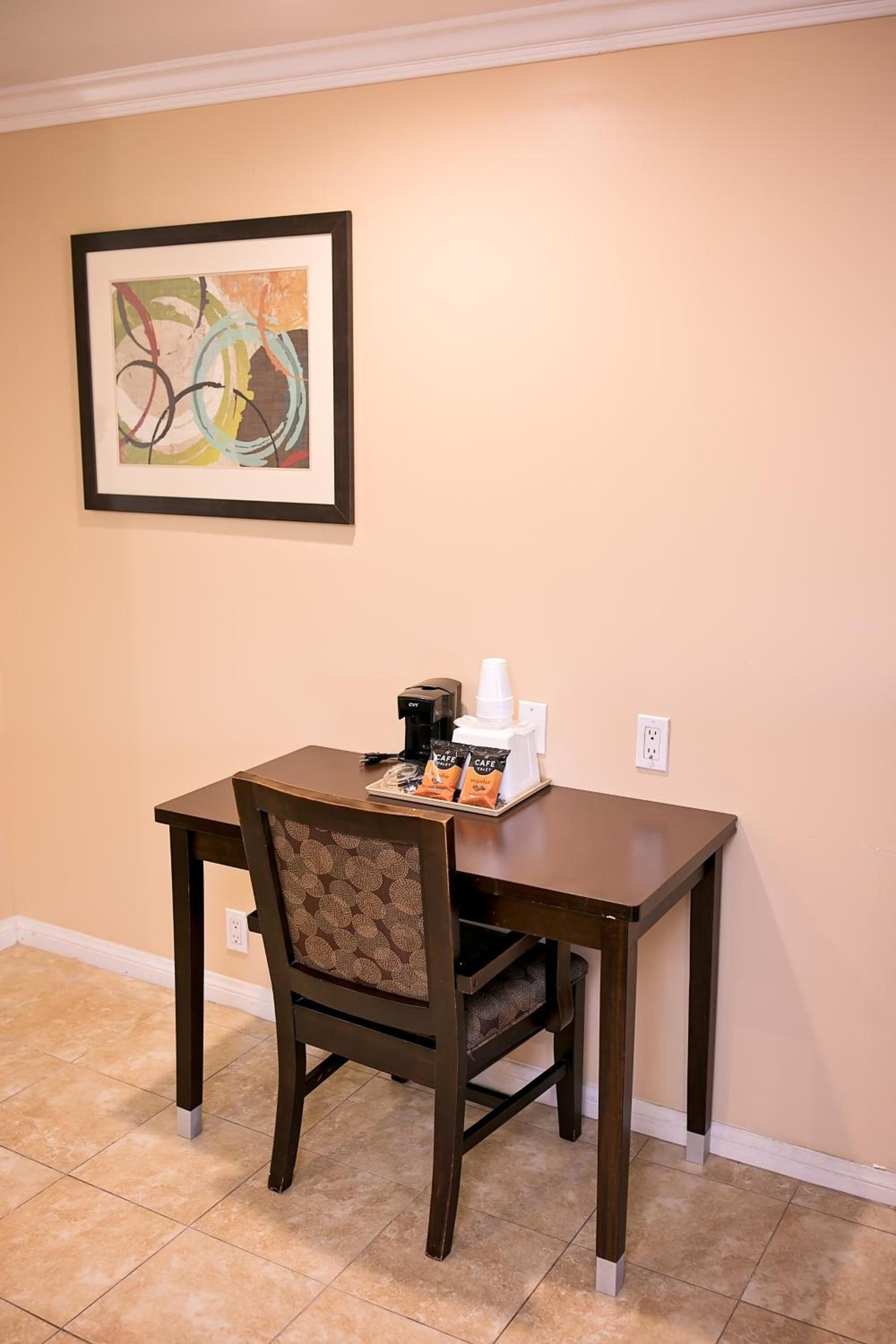 Rodeway Inn & Suites Bellflower photo 36