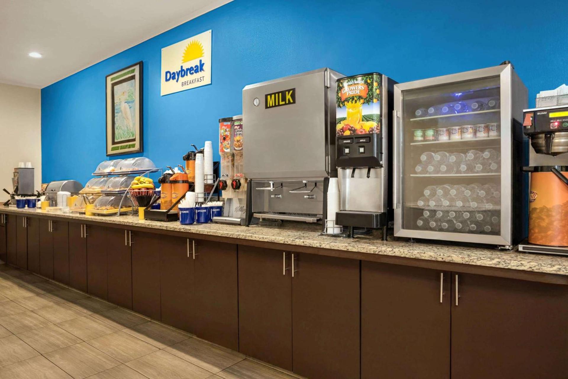 Days Inn by Wyndham Hardeeville/ I-95 State Line photo 35