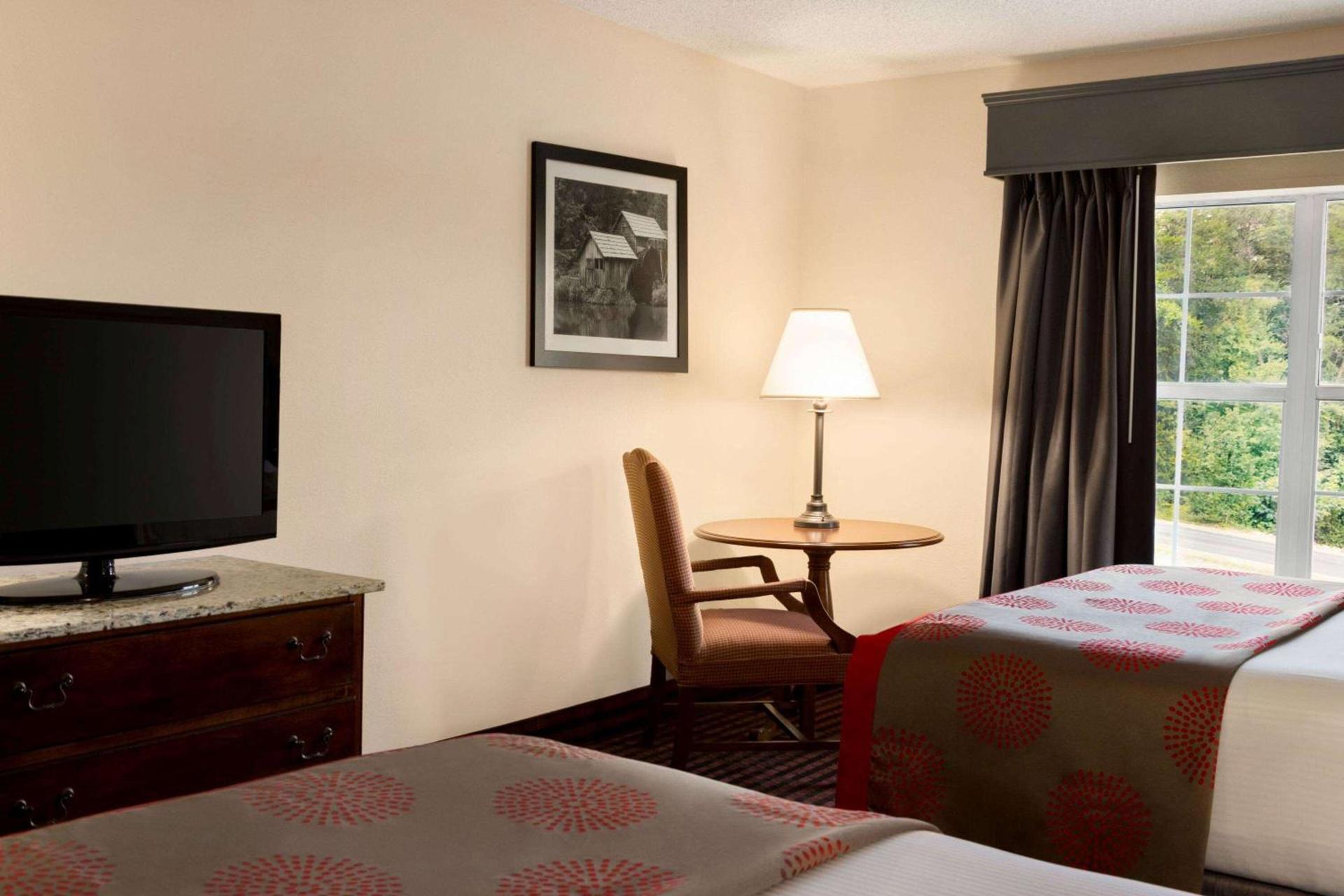 Ramada by Wyndham Pigeon Forge North photo 15