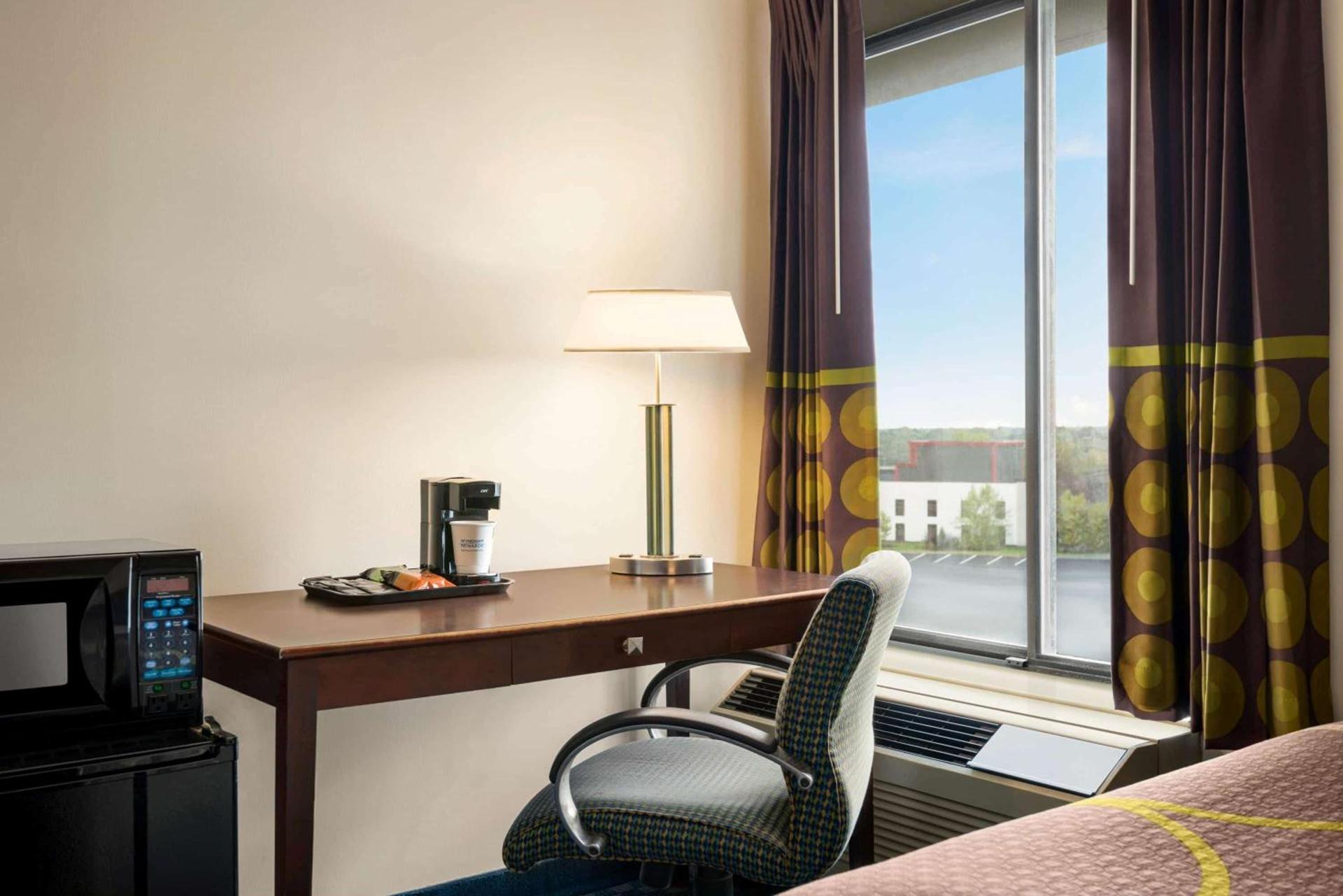 Super 8 by Wyndham Liverpool/Syracuse North Airport photo 27