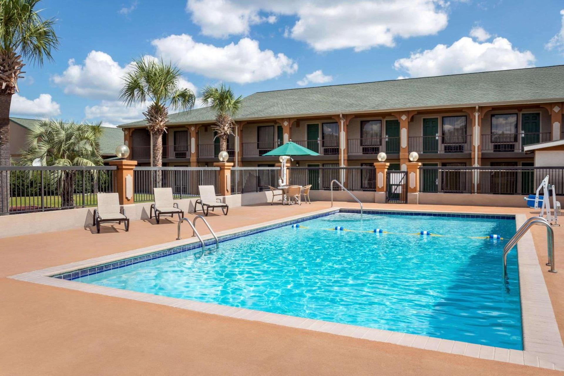 Days Inn by Wyndham Hardeeville/ I-95 State Line photo 26