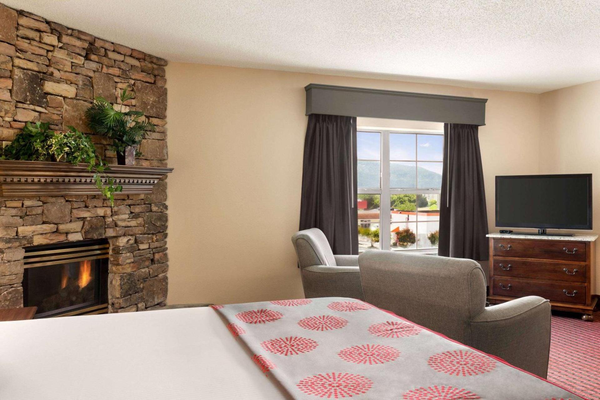 Ramada by Wyndham Pigeon Forge North photo 21