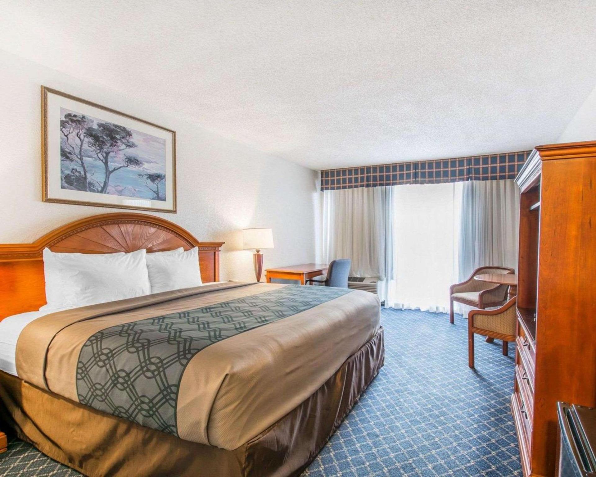 North Miami Beach Gardens Inn & Suites photo 13
