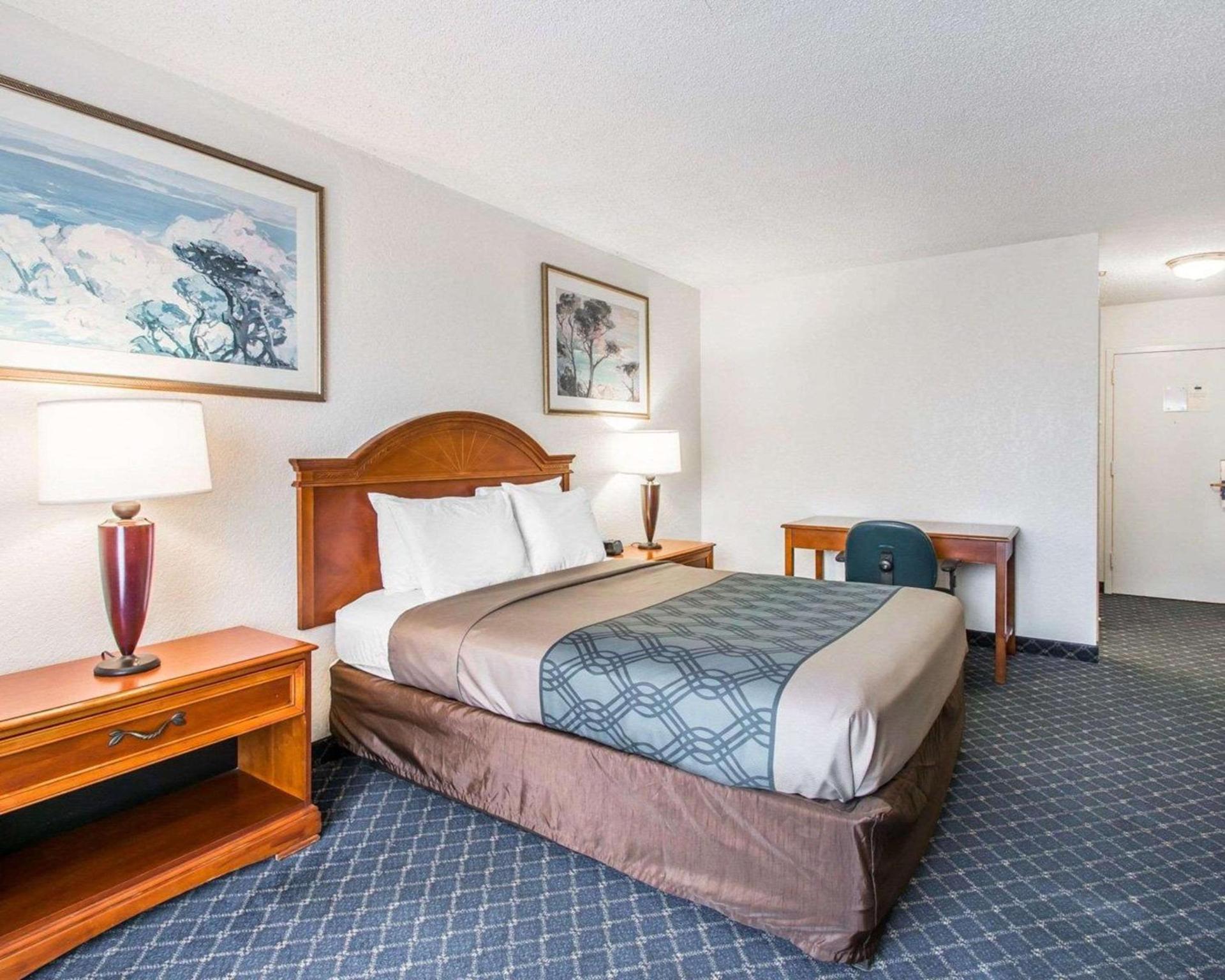 North Miami Beach Gardens Inn & Suites photo 10