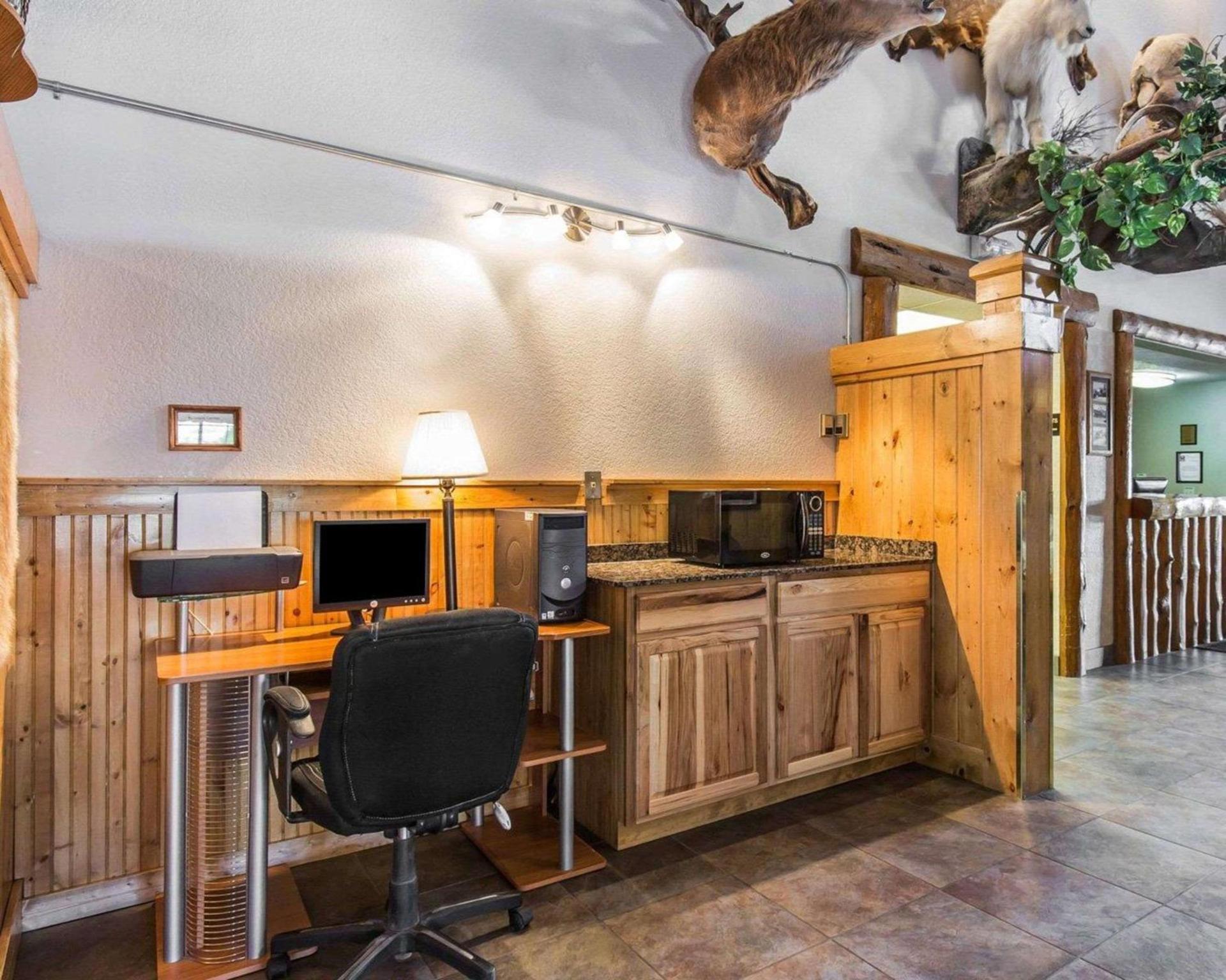 The Antler Lodge - Gardiner photo 10