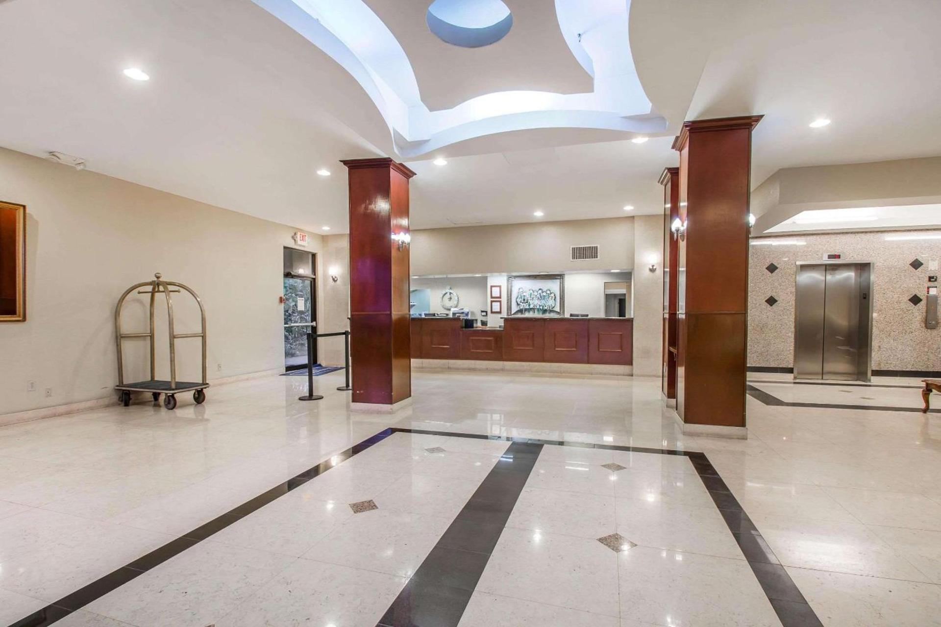 North Miami Beach Gardens Inn & Suites photo 8