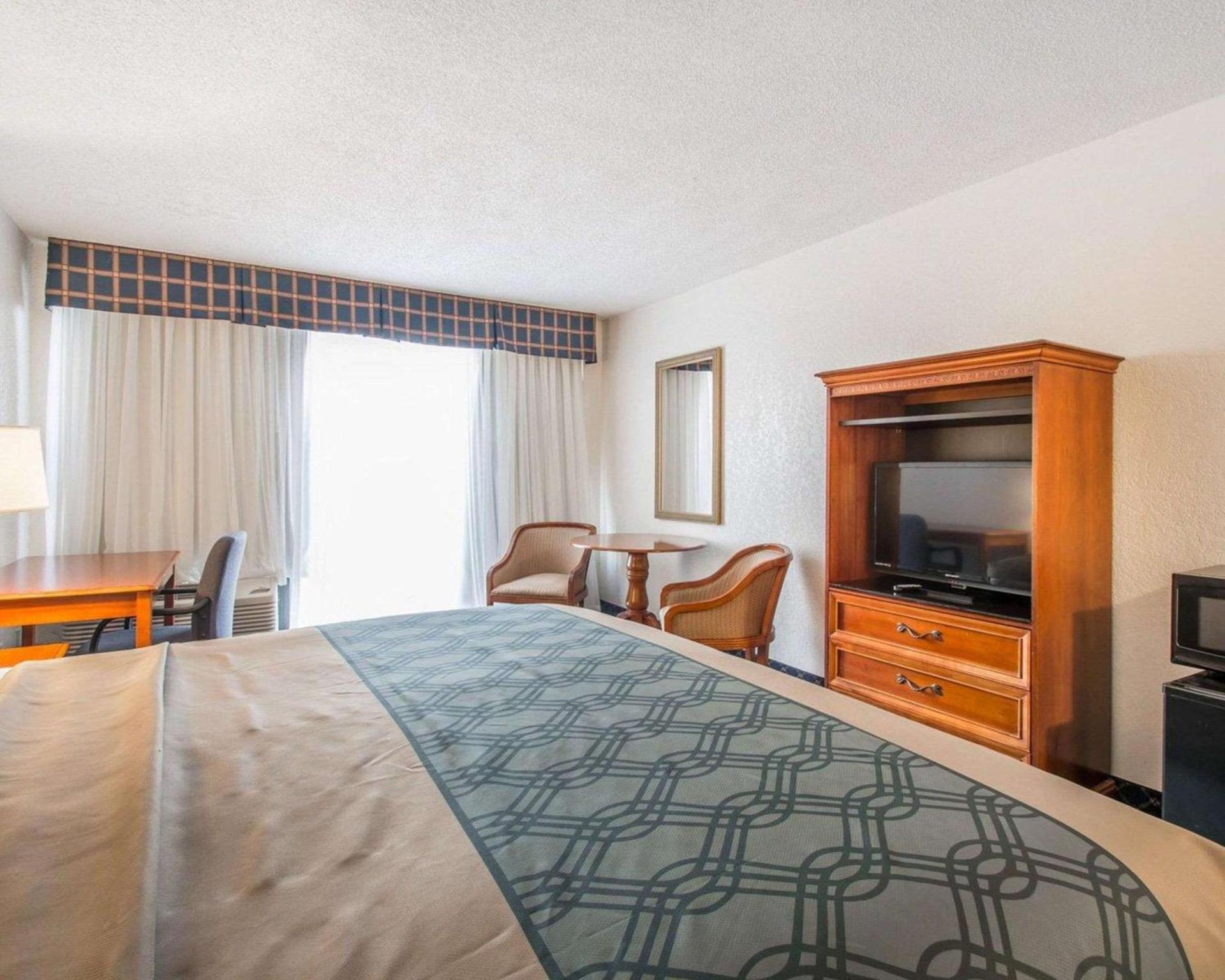 North Miami Beach Gardens Inn & Suites photo 6