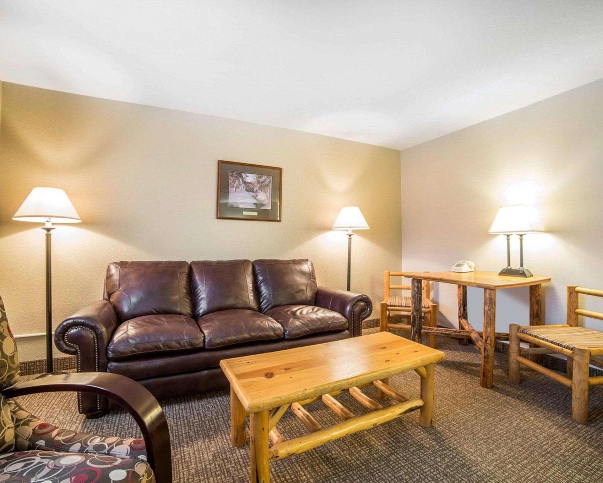 The Antler Lodge - Gardiner photo 5