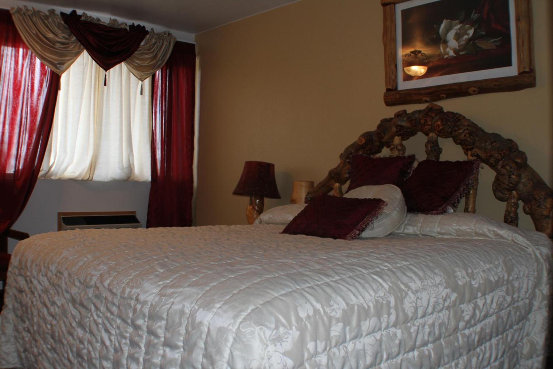 Buffalo Bill's Antlers Inn photo 11