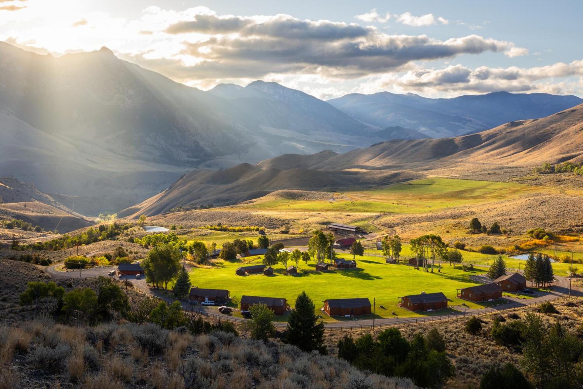 Twin Peaks Guest Ranch — hotel in Salmon