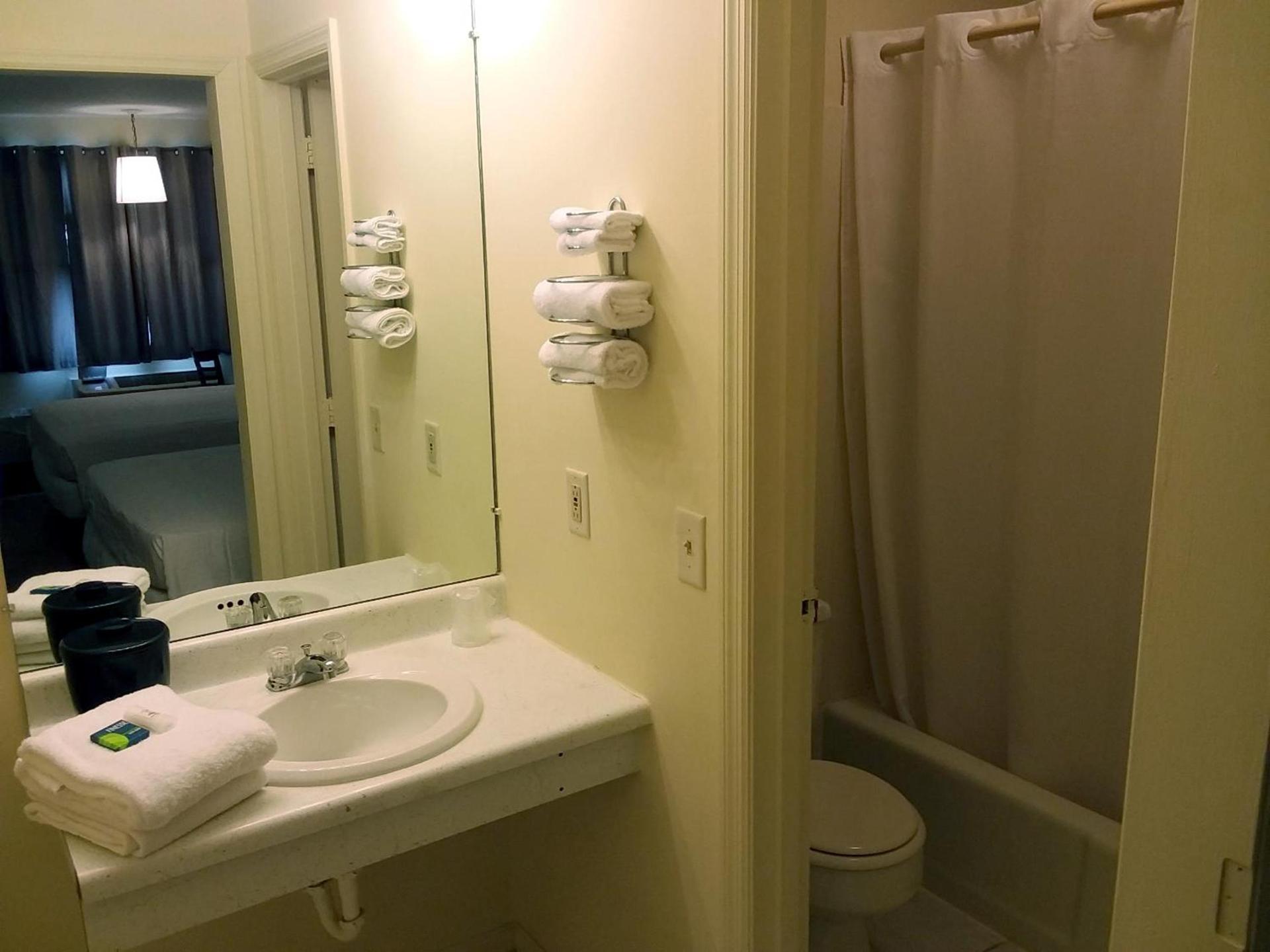 Walton Inn photo 7