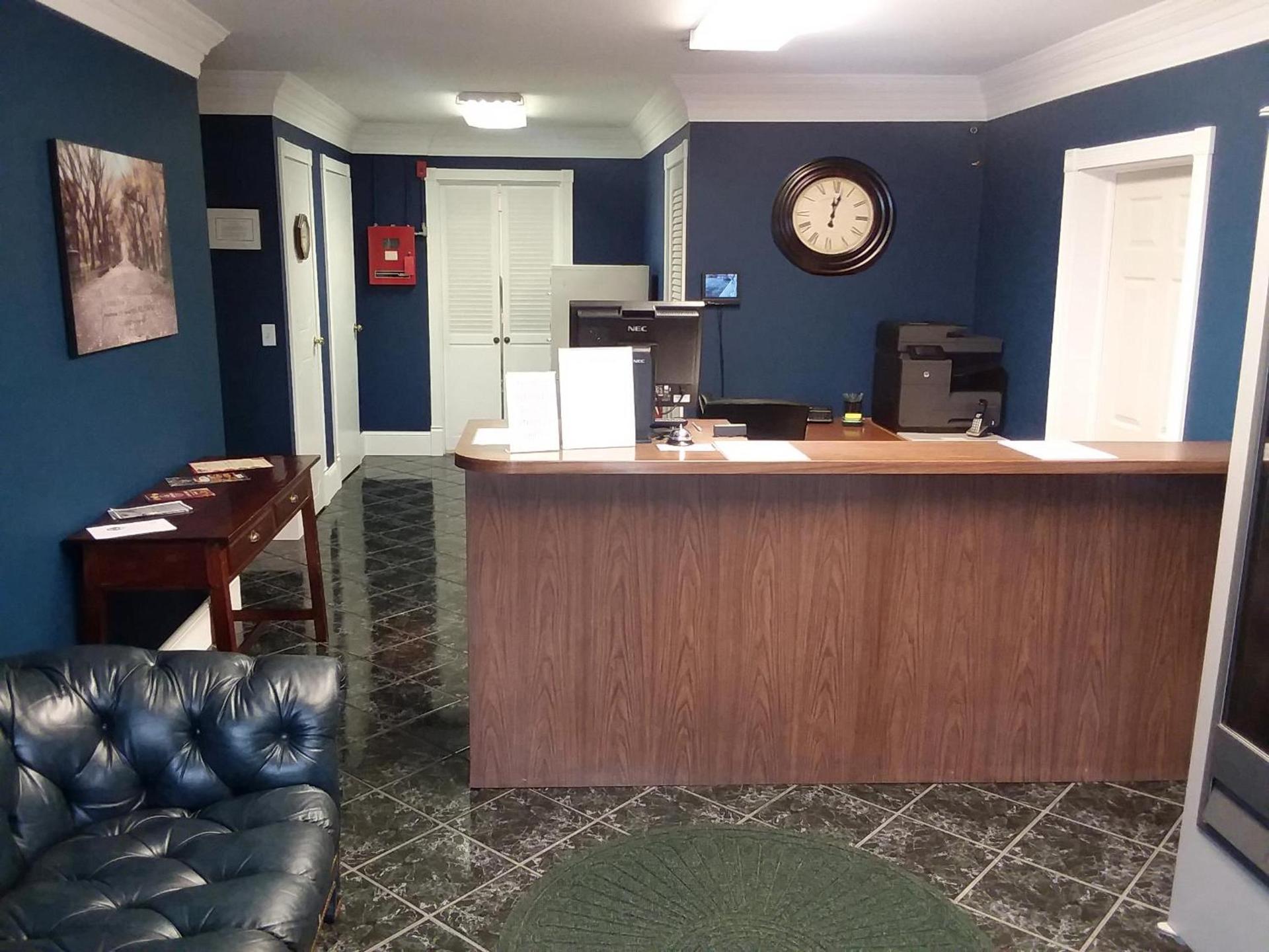 Walton Inn photo 3