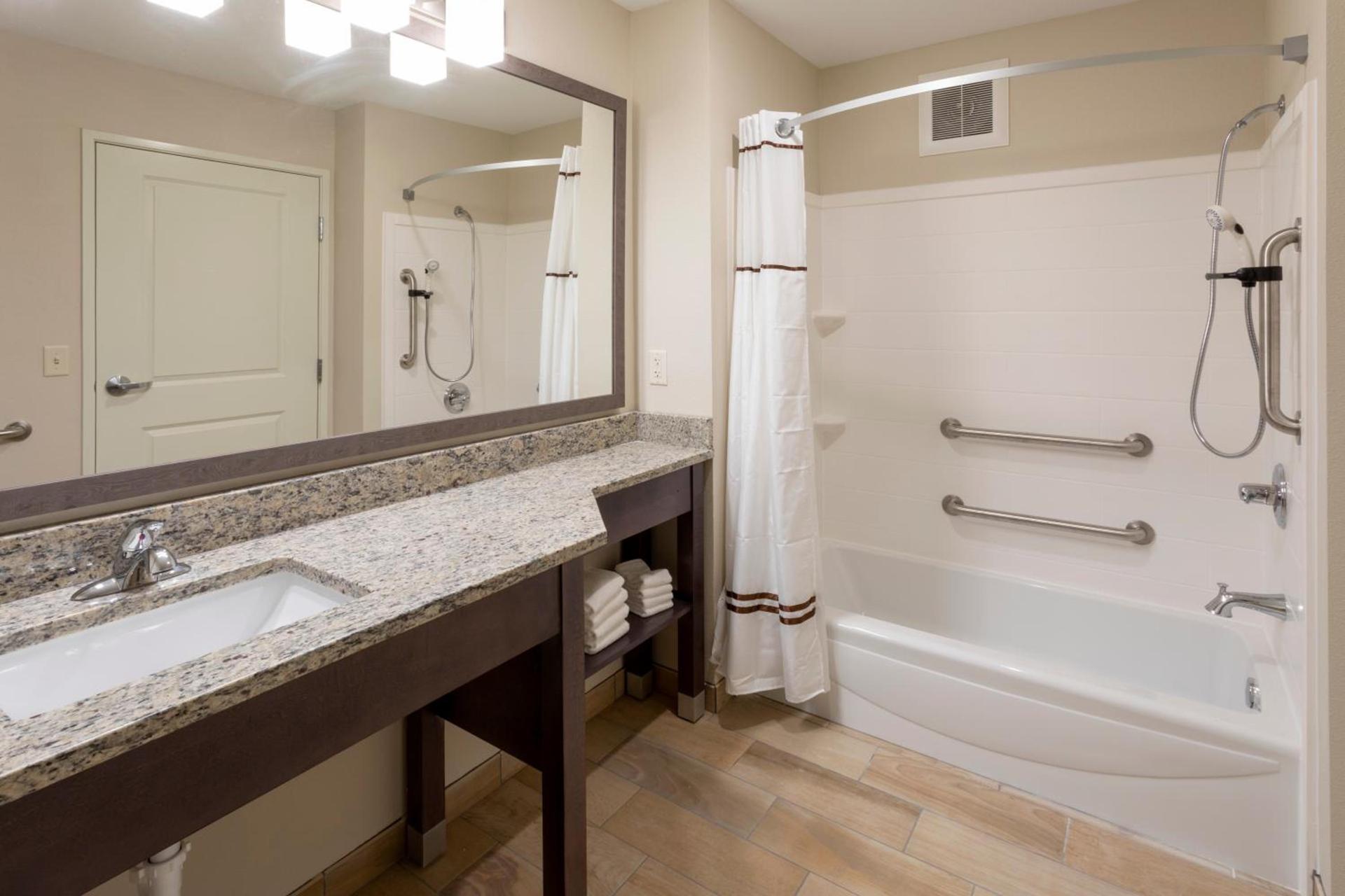 GrandStay Hotel & Suites photo 8