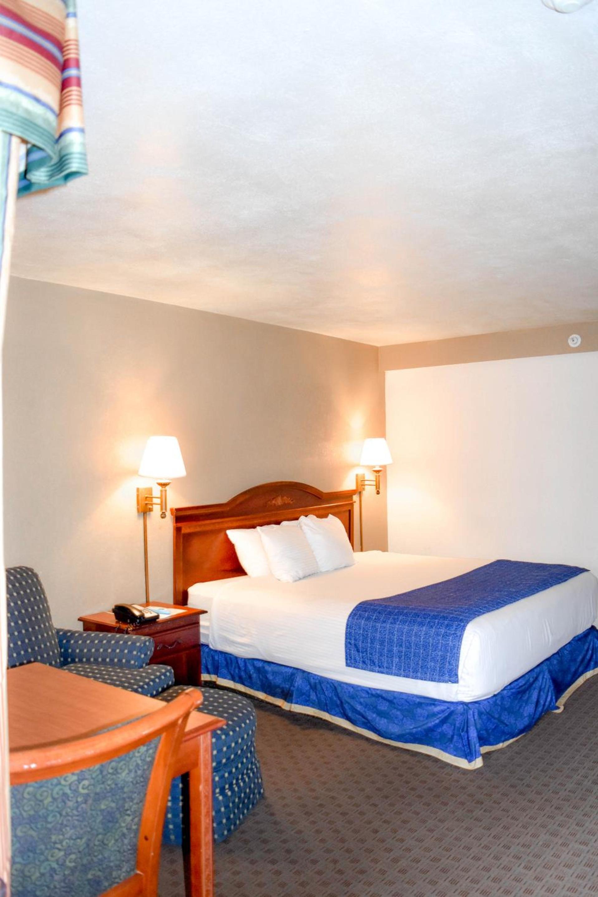 Attleboro Motor Inn photo 9