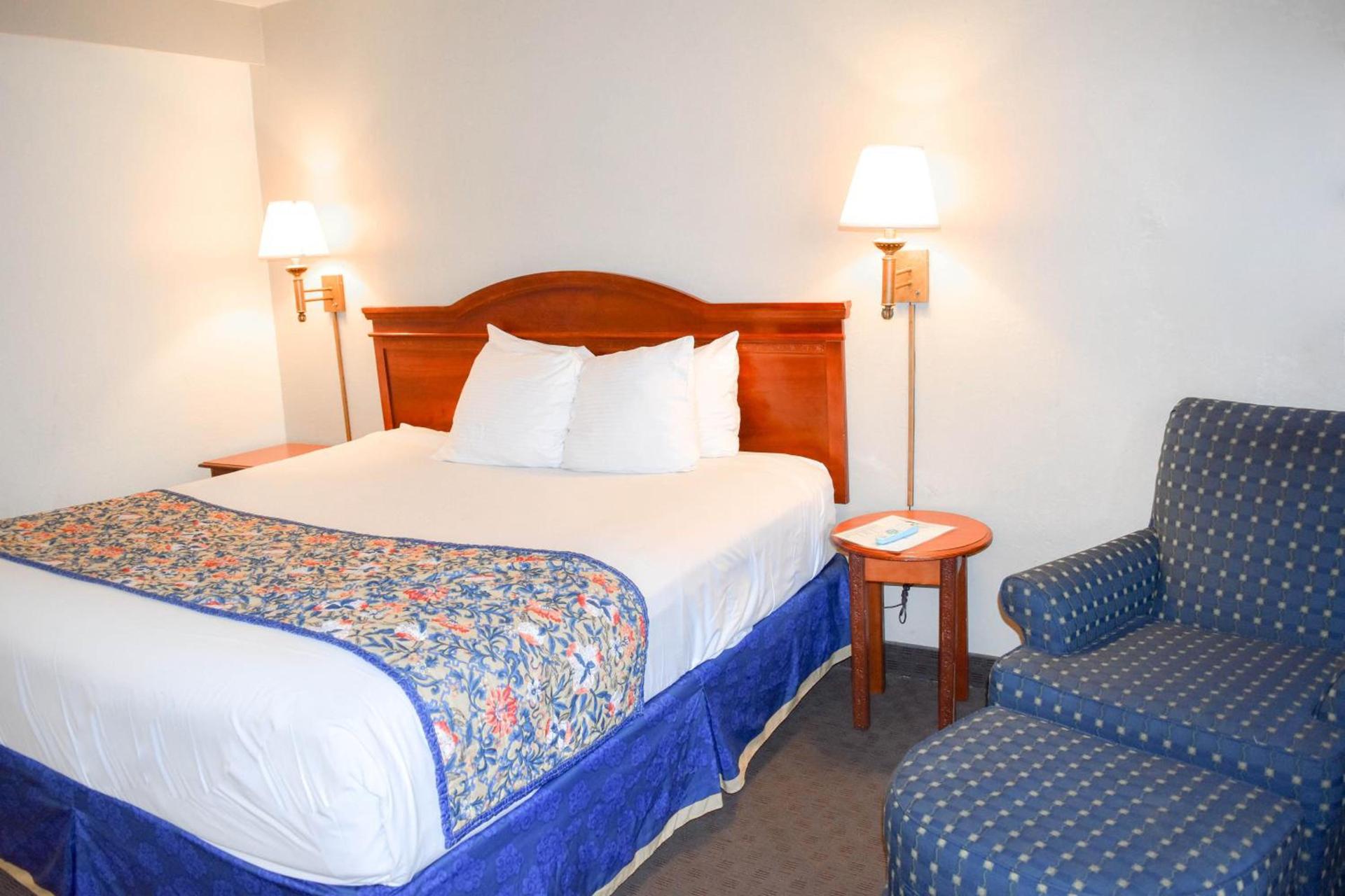 Attleboro Motor Inn photo 14
