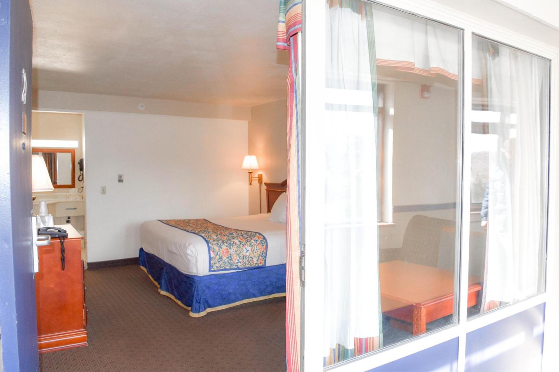 Attleboro Motor Inn photo 15