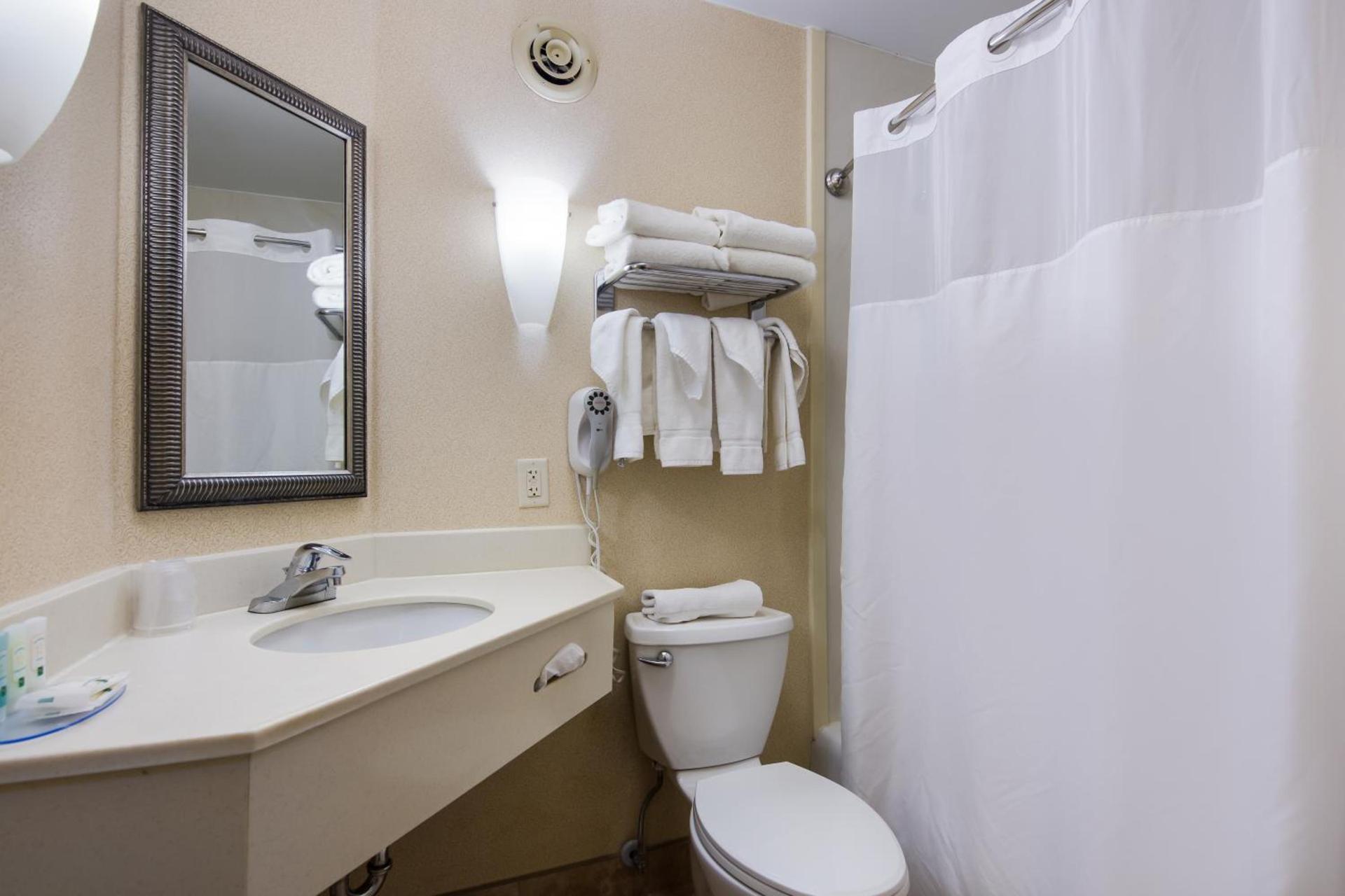 Quality Inn Oneonta Cooperstown Area photo 41