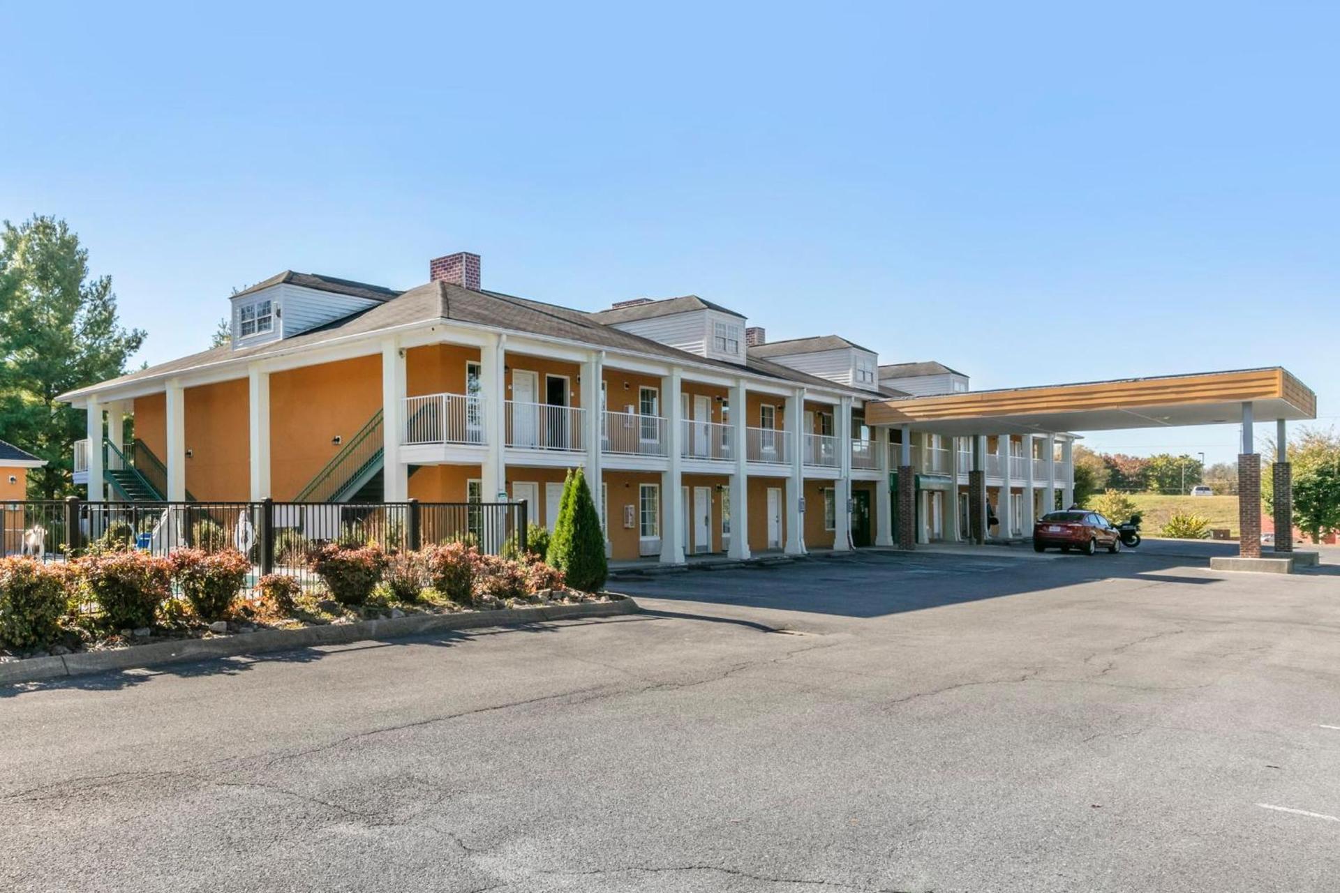 Quality Inn Johnson City I-26 exit 17 photo 1