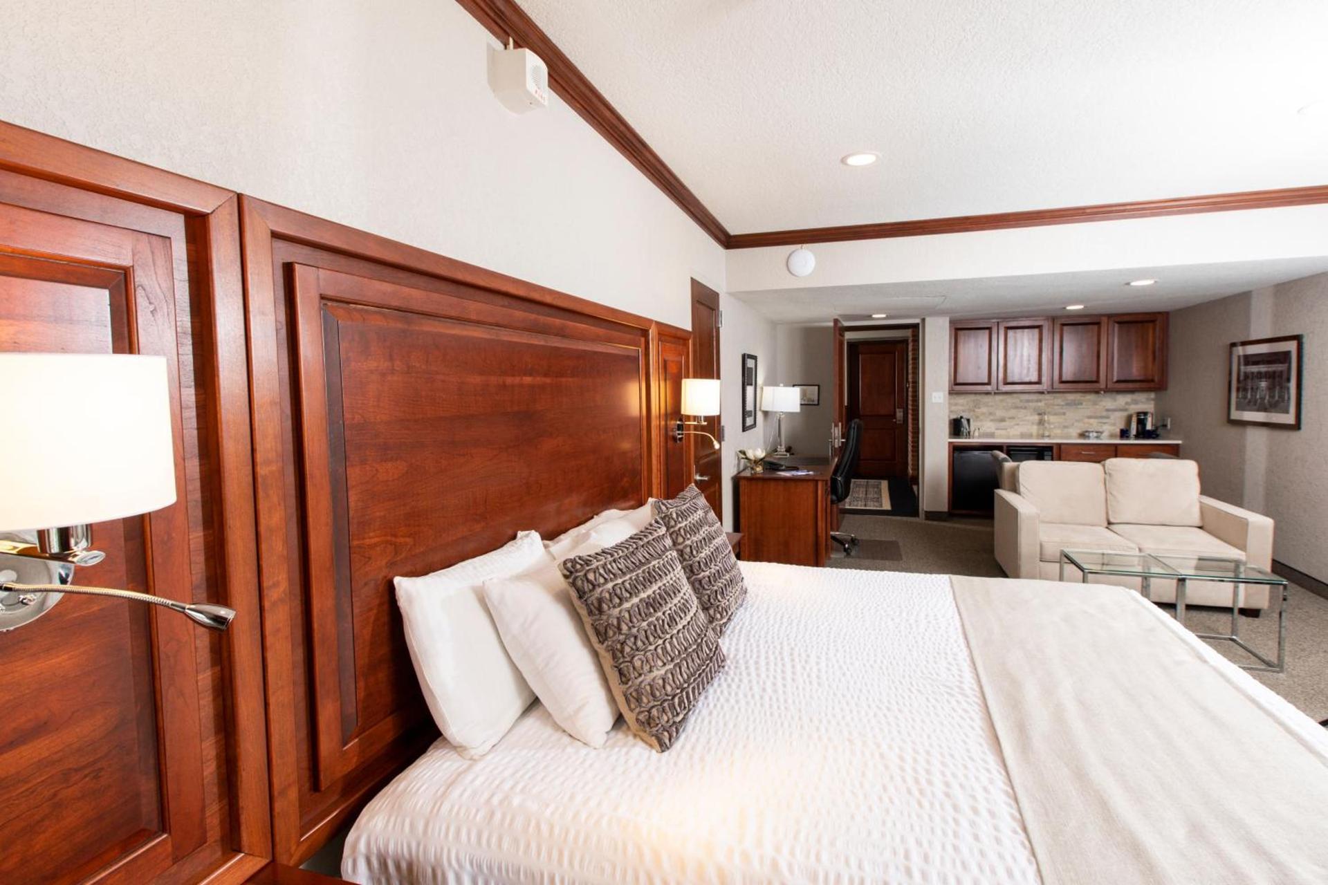 Hillsdale College Dow Hotel and Conference Center photo 20