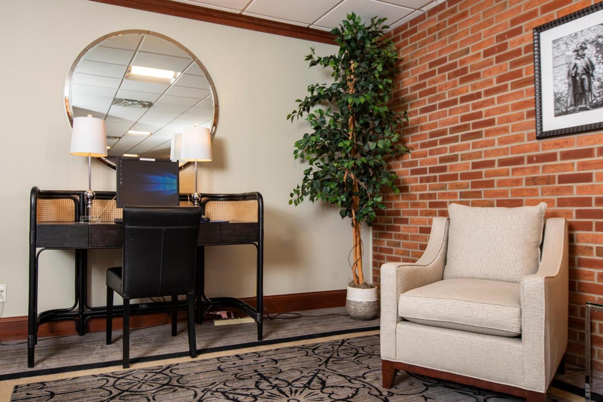 Hillsdale College Dow Hotel and Conference Center photo 9