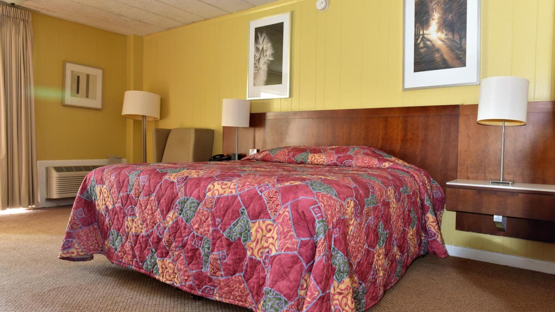 Red Carpet Inn photo 7