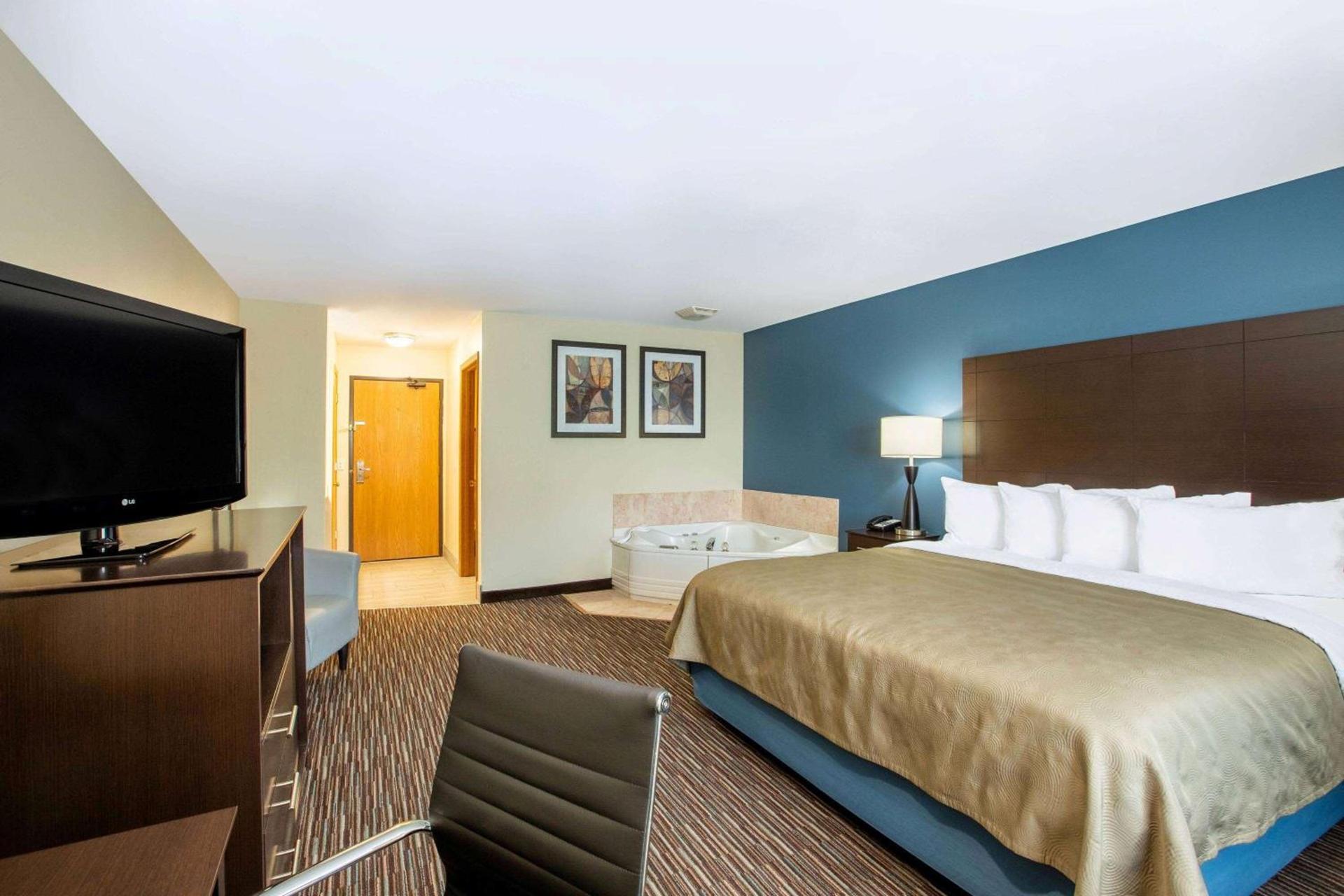 AmericInn by Wyndham Jefferson photo 43