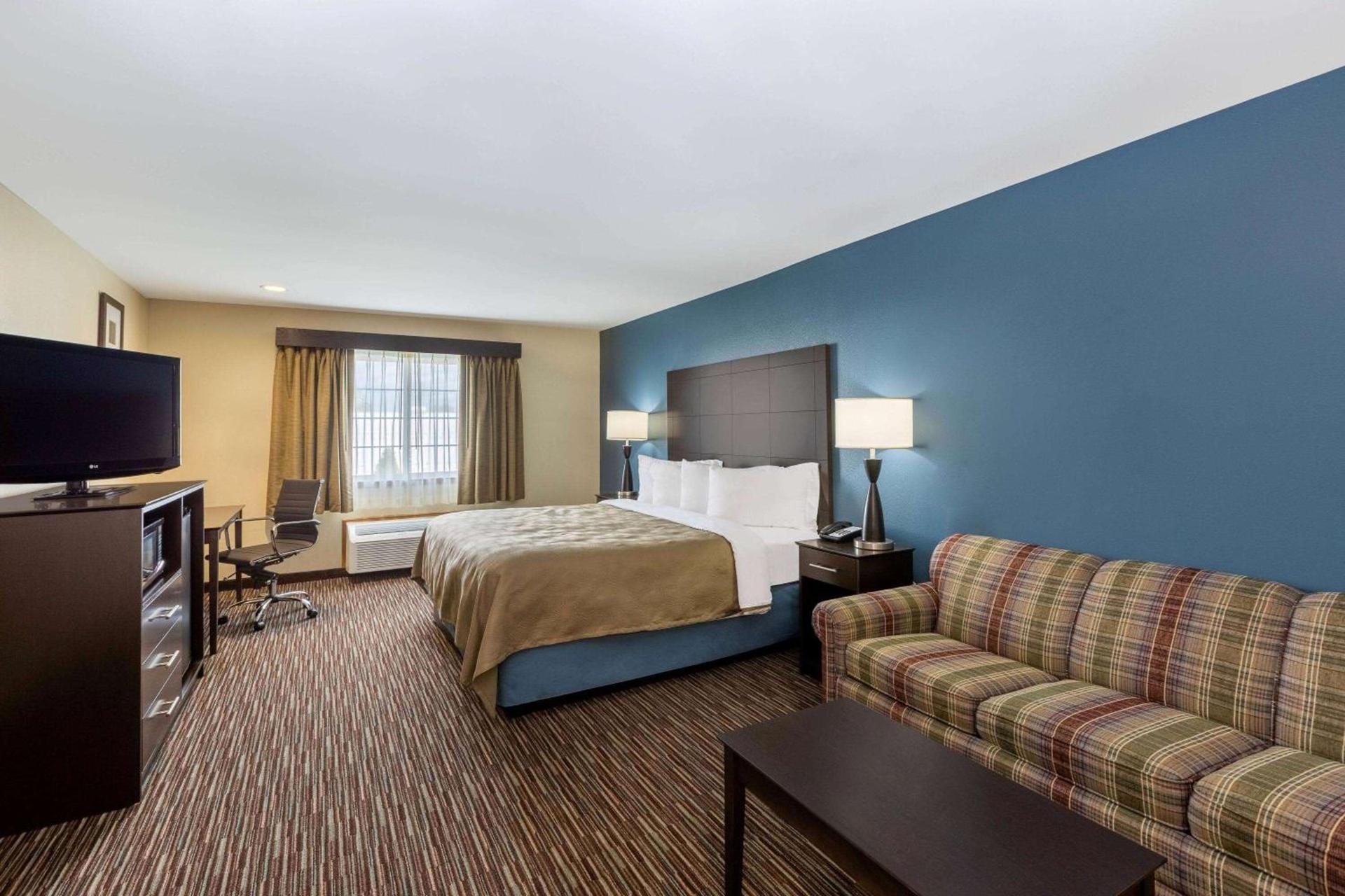 AmericInn by Wyndham Jefferson photo 41