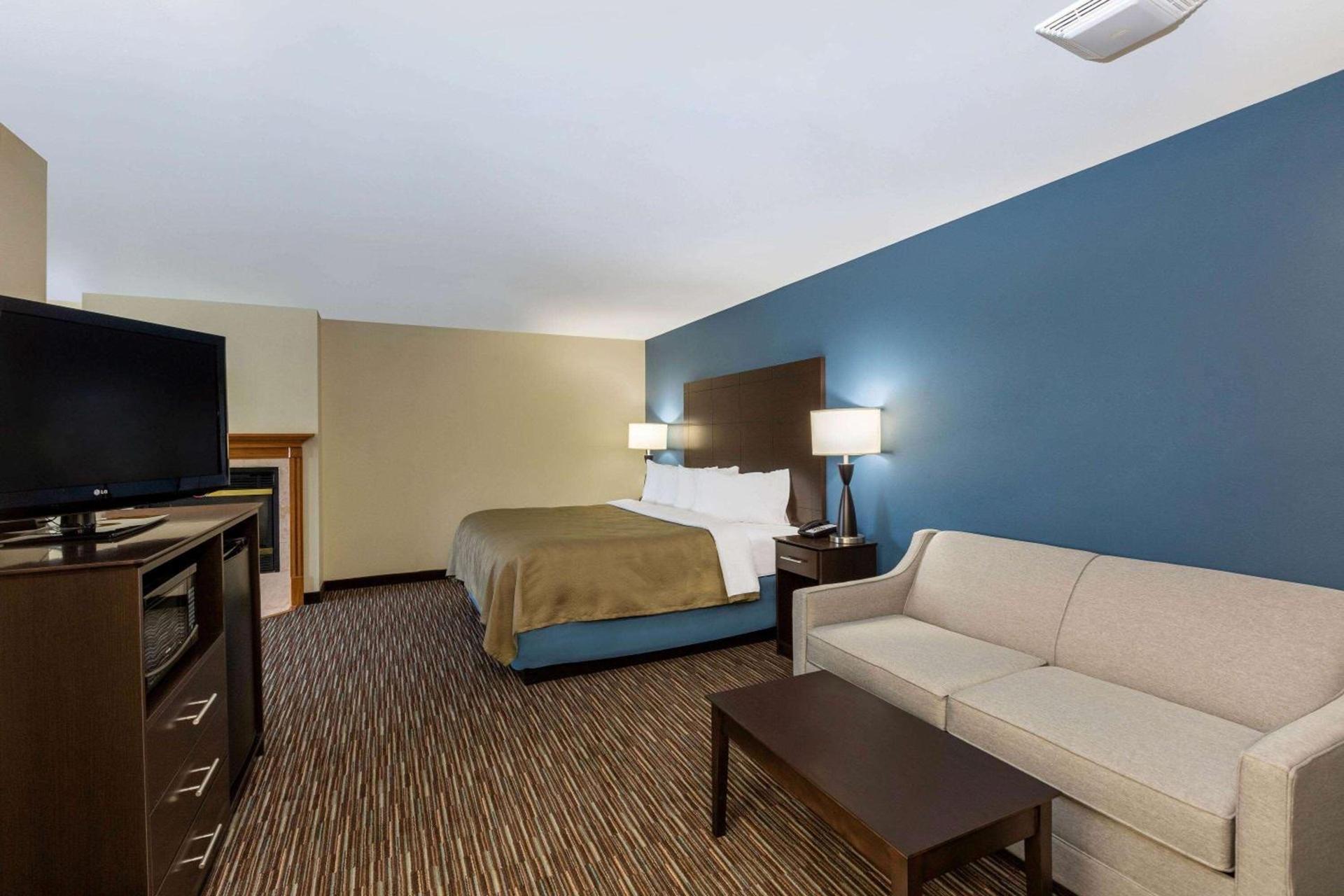 AmericInn by Wyndham Jefferson photo 33