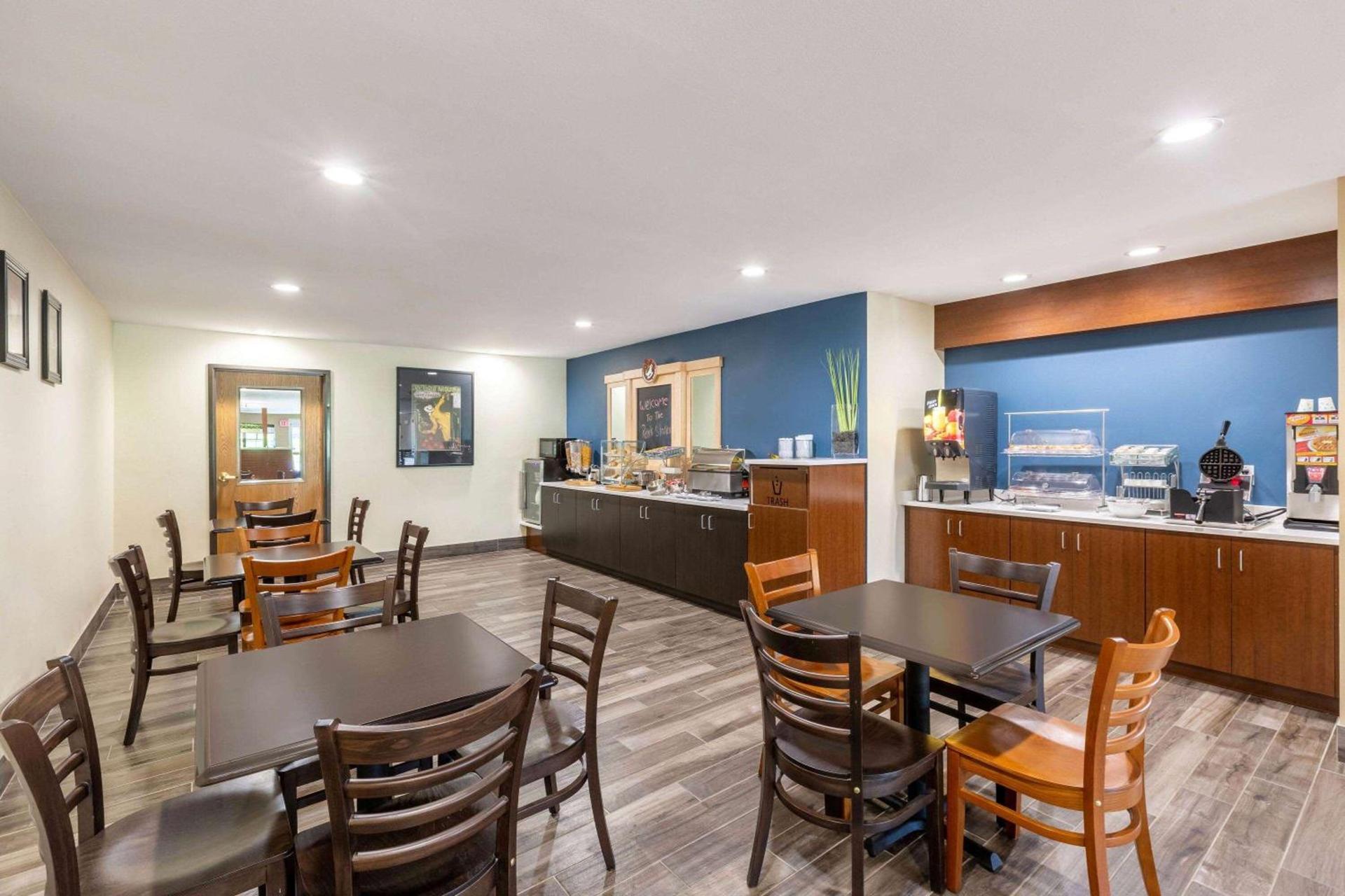 AmericInn by Wyndham Jefferson photo 28