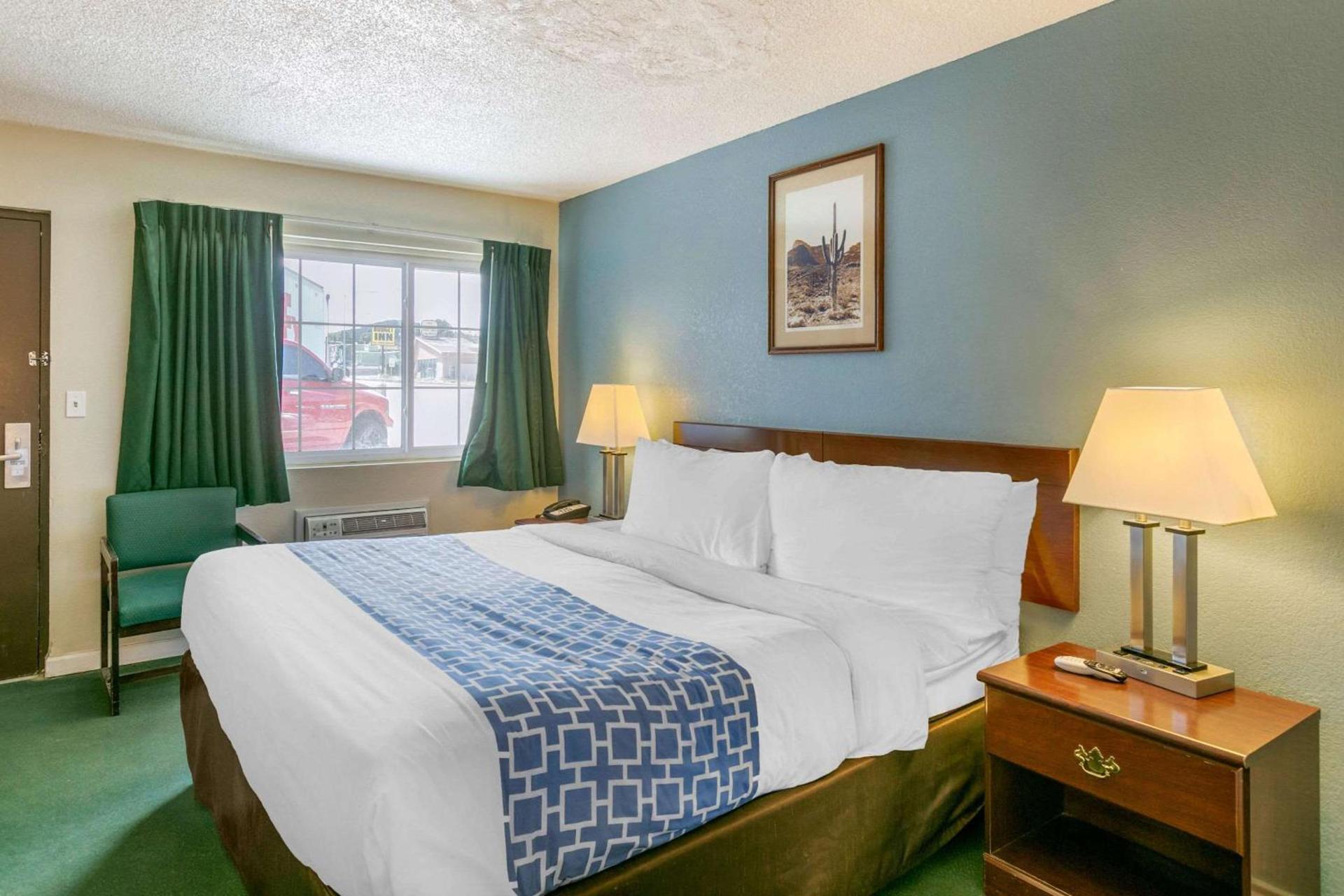 Rodeway Inn photo 6