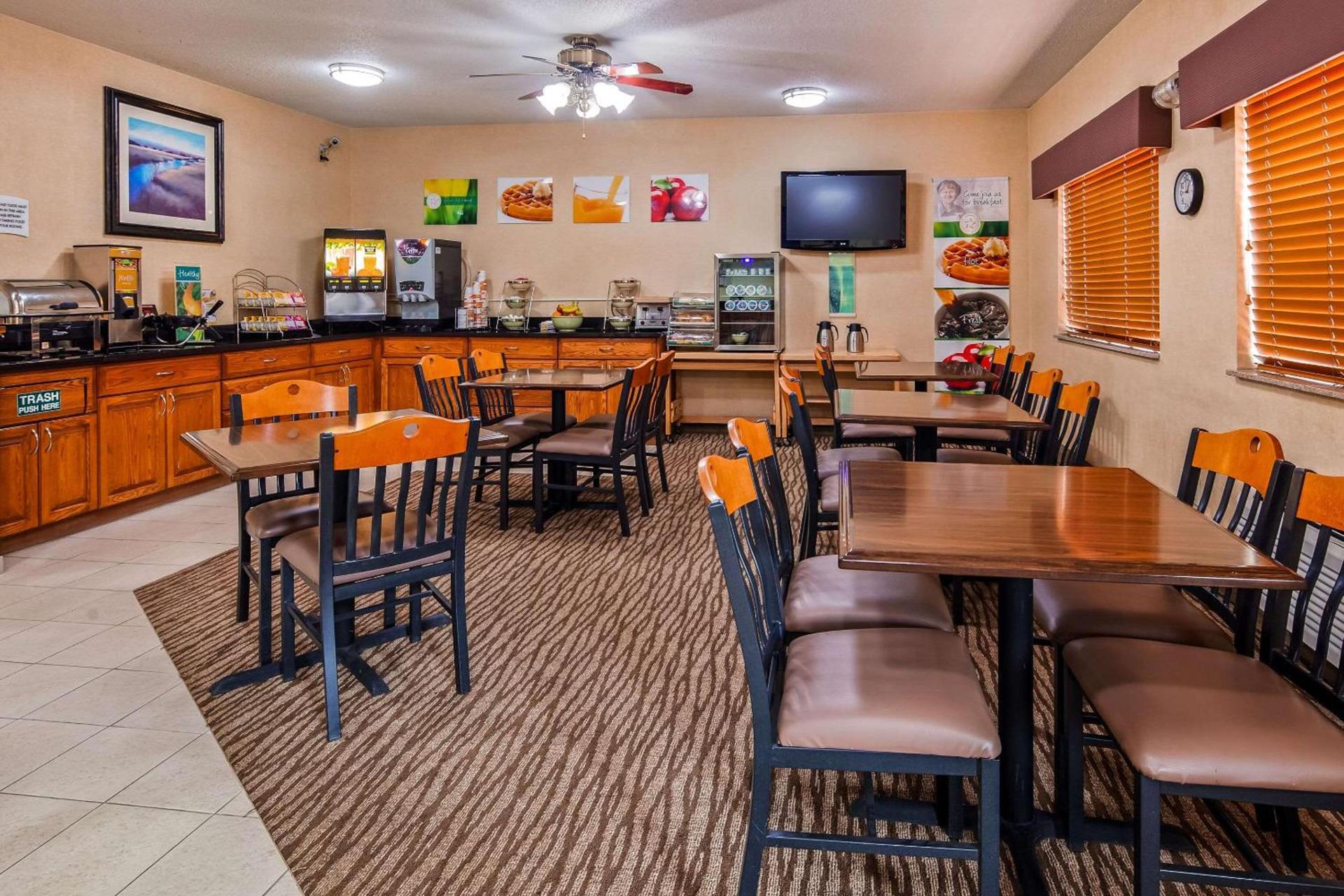 Quality Inn Tomah photo 9
